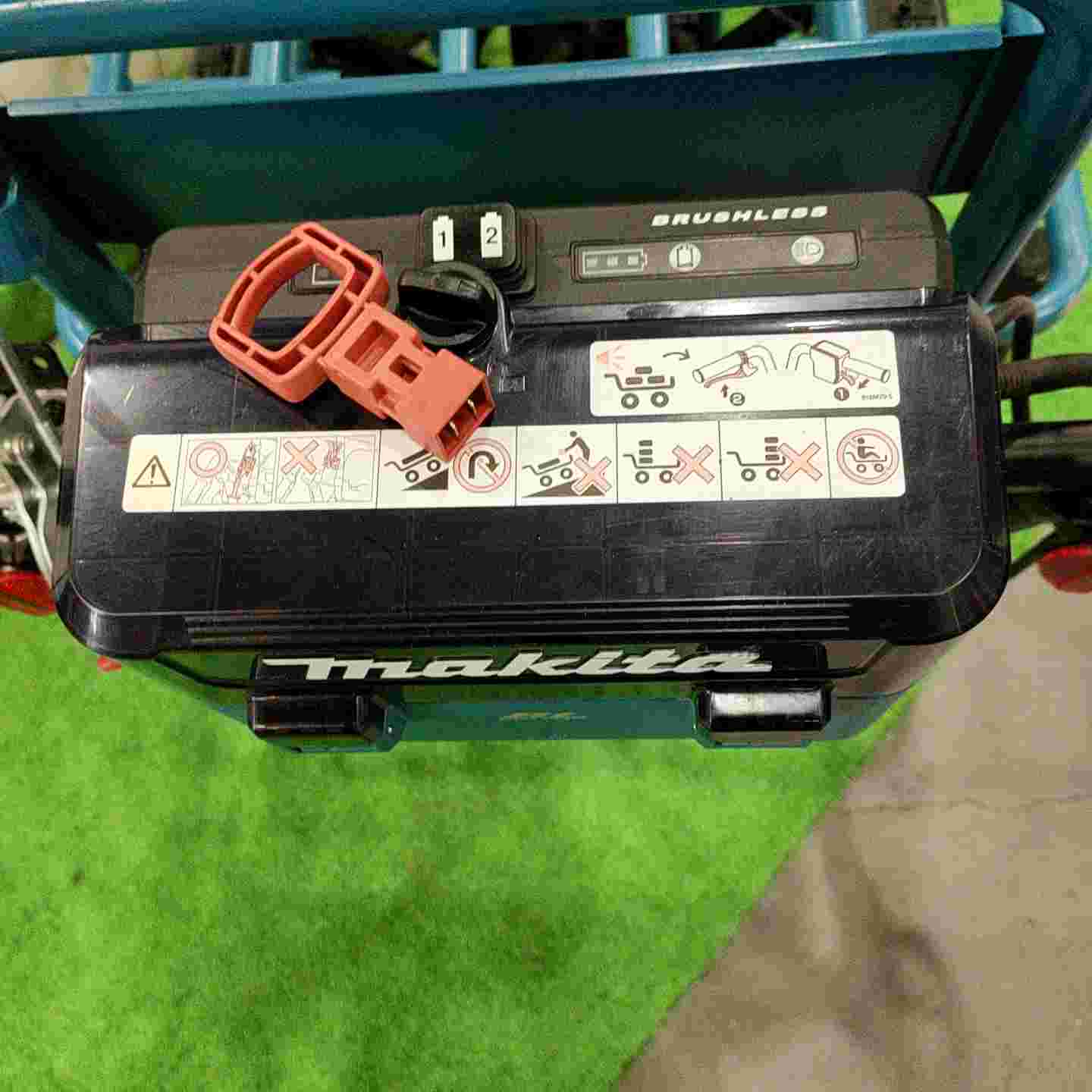 店頭受取り限定】◇マキタ(makita) 充電式運搬車 CU180DN (CU180DZN
