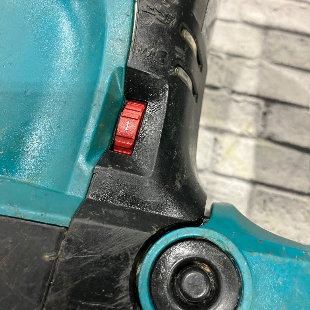 ★マキタ(makita) 電動ハンマ HM0871C【川口店】