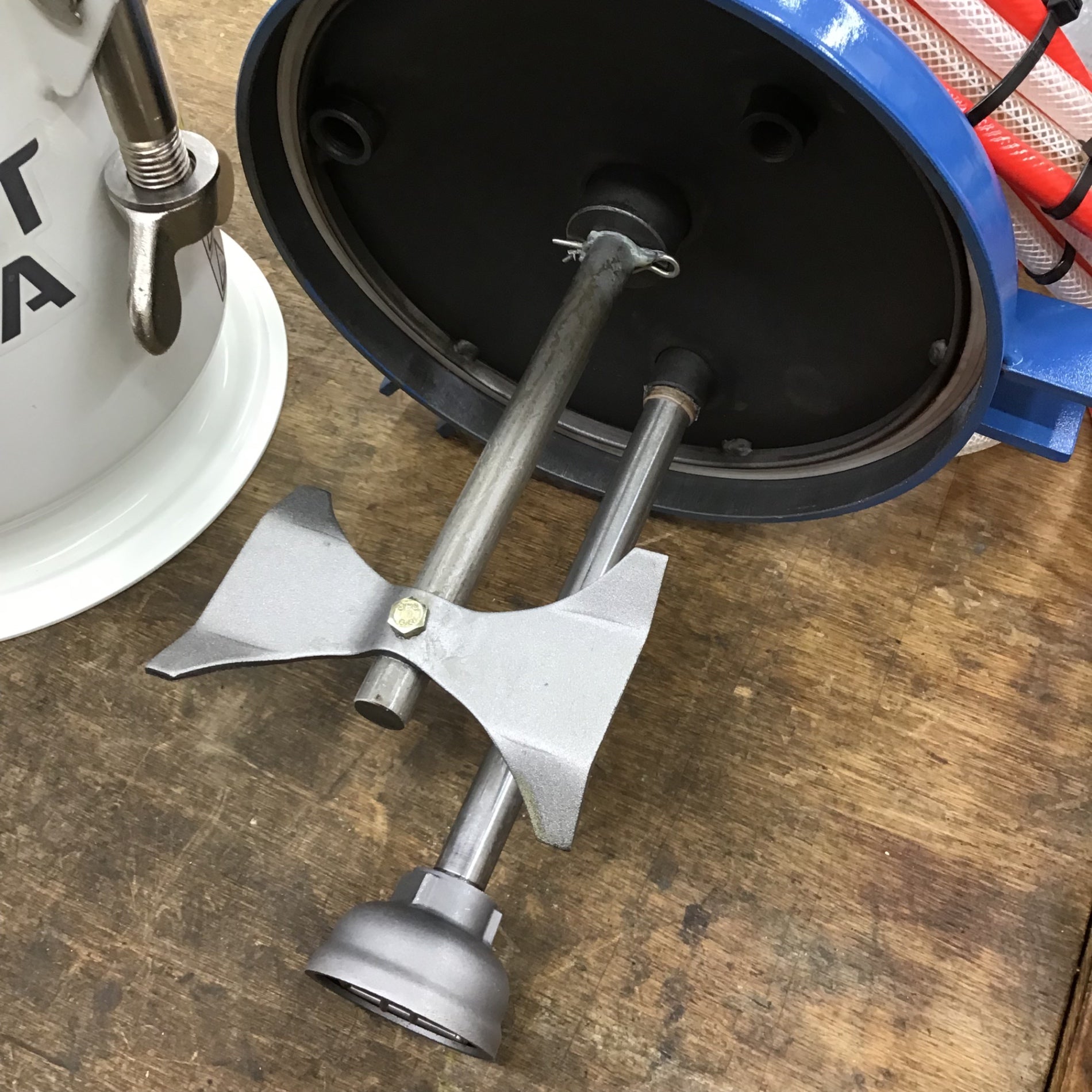 中古品】アネスト岩田/Iwata 塗料加圧タンク PT-10DS +ホース・ガン