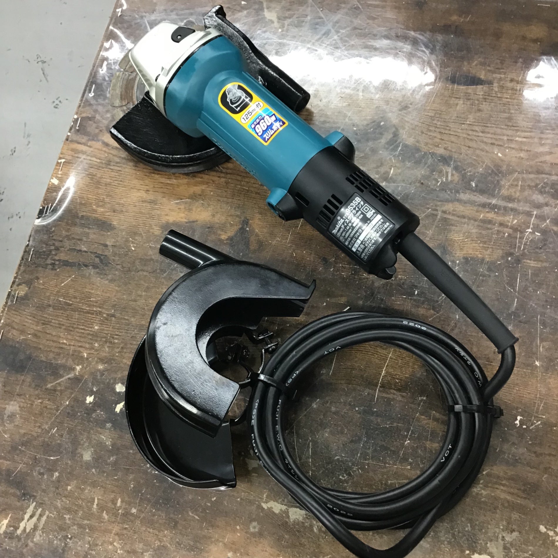 ☆マキタ(makita) 125mm ディスクグラインダ 9535B【戸田店】