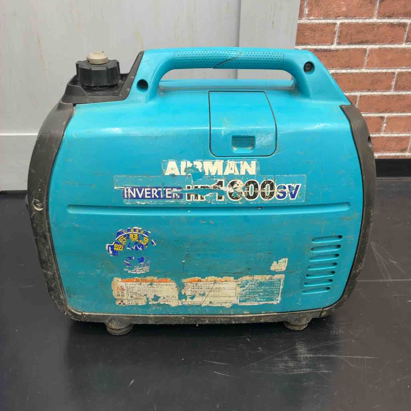 中古品】 北越工業 (エアーマン/AIRMAN) インバーター発電機 HP1600SV