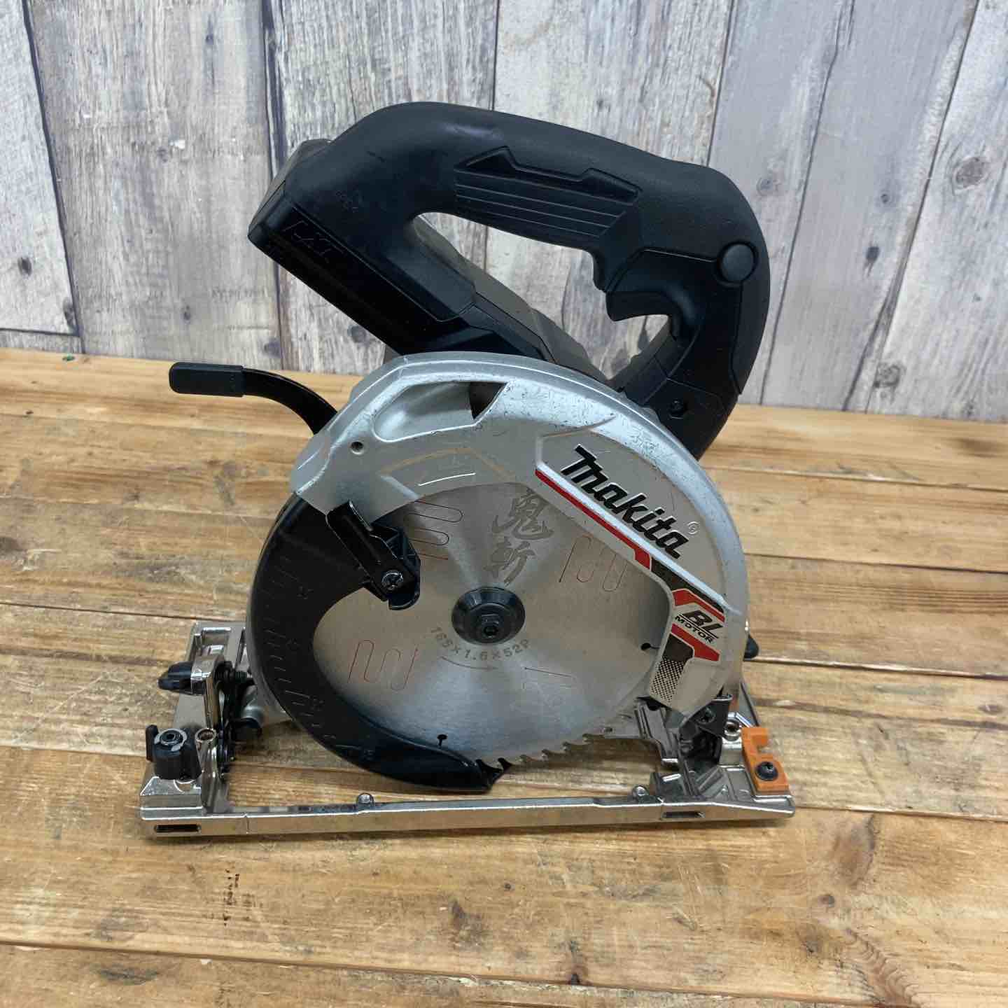 中古品】 マキタ(makita) 18V コードレス丸のこ HS631DZB 本体のみ