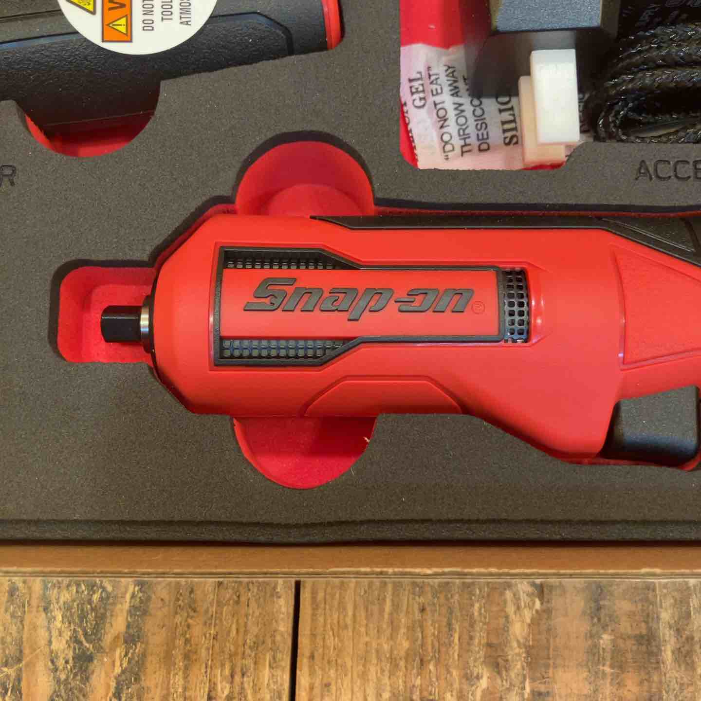 【未使用品】スナップオン1/4 ナノアクセスツールキット (小型充電式ドライバー2種セット)CTNN13KFJ【所沢店】 未使用品】スナップオン1/4 ナノアクセスツールキット (小型充電式