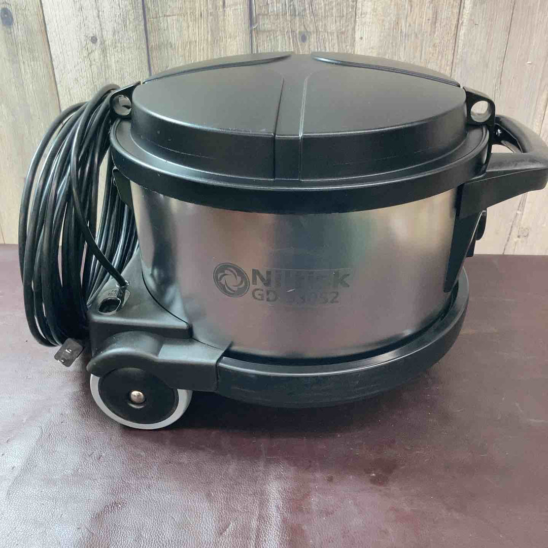 【中古品】Nilfisk(ニルフィクス) 業務用掃除機 GD930S2 ペーパーバッグ付き 乾式 バキュームクリーナー【東大和店】
