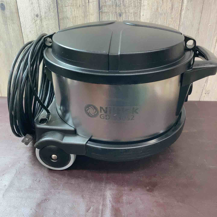 【中古品】Nilfisk(ニルフィクス) 業務用掃除機 GD930S2 ペーパーバッグ付き 乾式 バキュームクリーナー【東大和店】