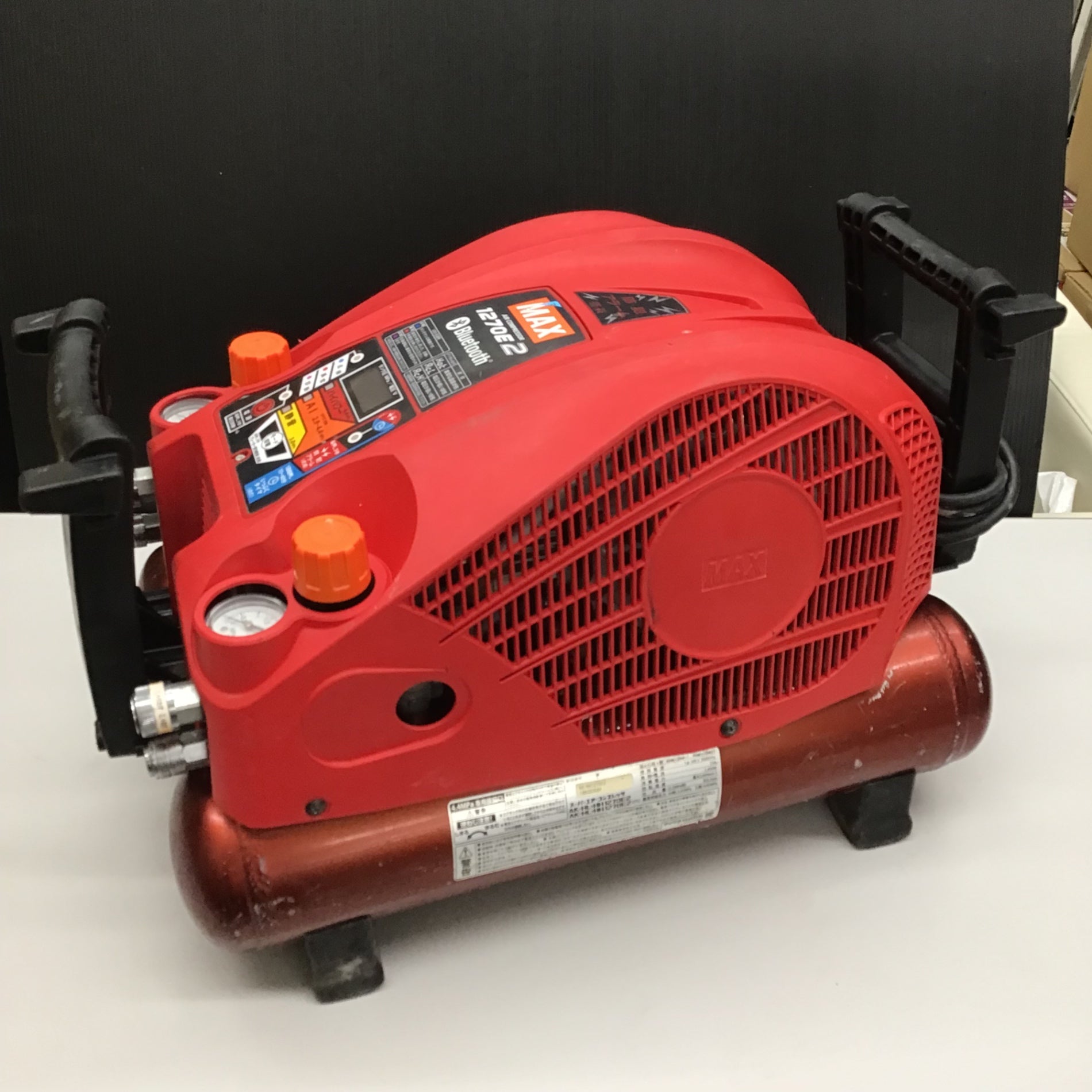 中古品】☆マックス MAX エアコンプレッサー AK-HH1270E2_レッド【戸田