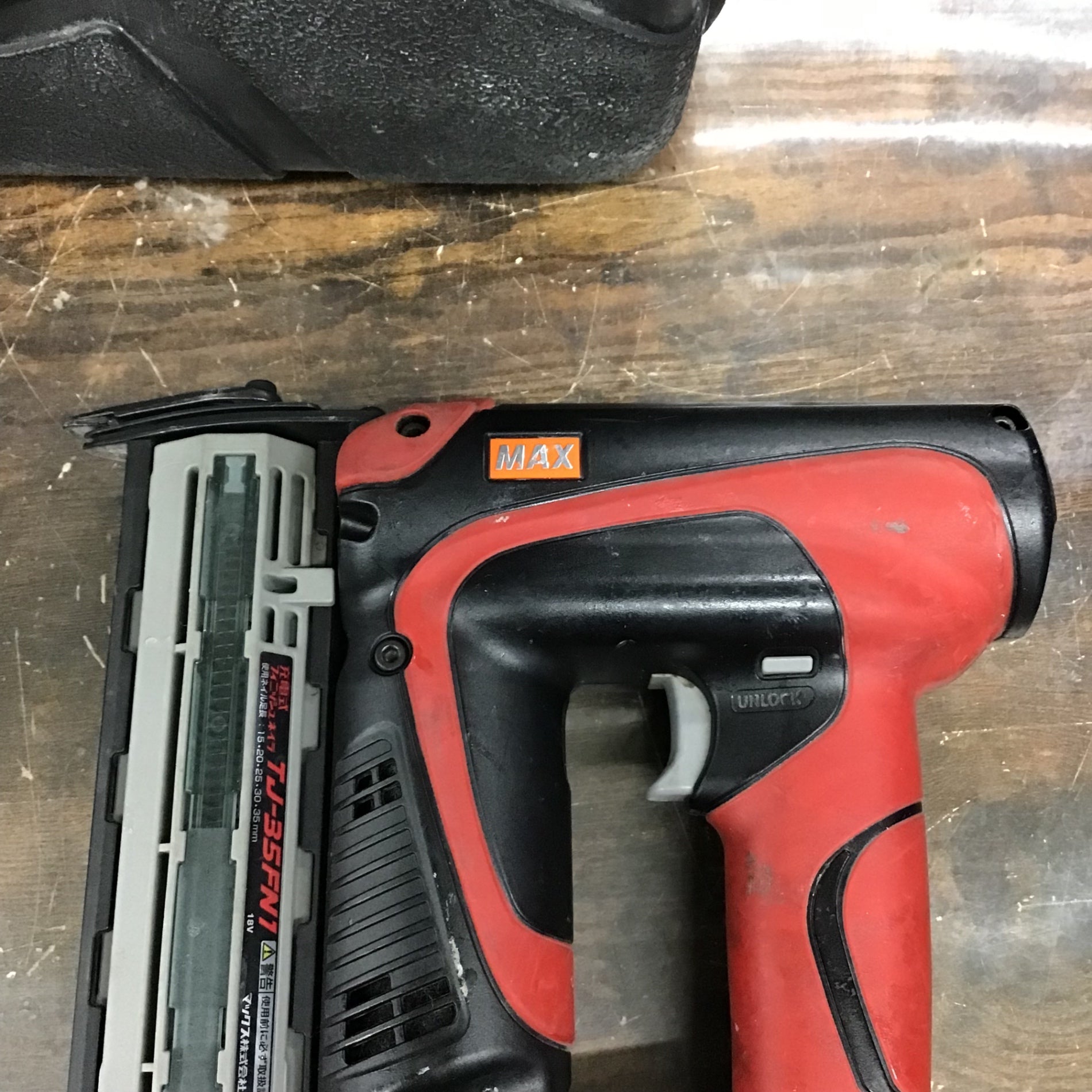 マックス(MAX) 充電式フィニッシュネイラ TJ-35FN1-BC/50A (充電器・5.0Ah電池・ケース付)【リライズ野田愛宕店】【店頭取引限定】【未使用品】1点限り早い者勝ち！ MAX マックス 18V充電式フィニッシュネイラ TJ-35FN1の中古 中古B使用