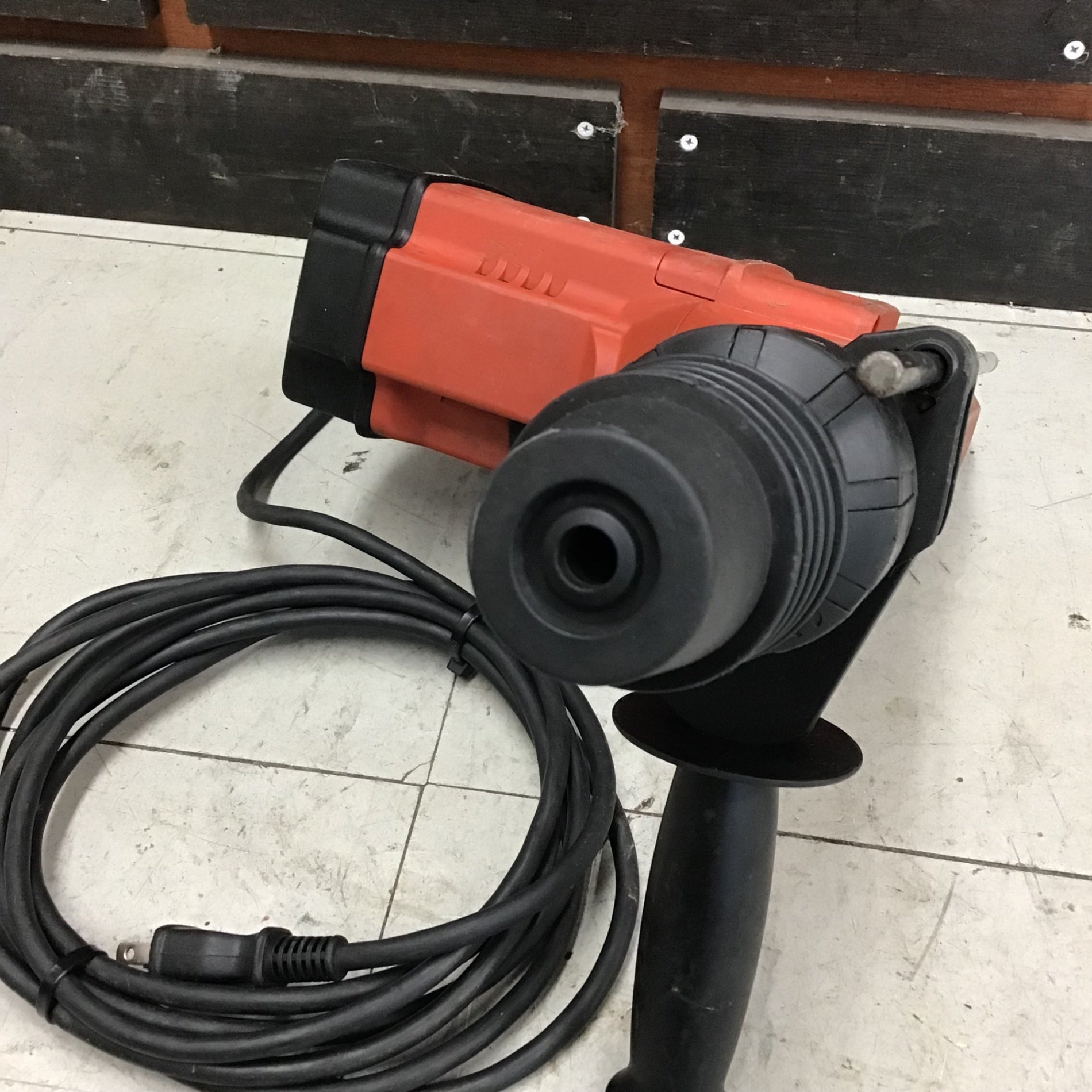 HILTIハンマドリルTE24/ドリル・ピック機・二段階切り替え/通電確認済み・中古品・ケース・本体・刃付・現状渡し 現状品】 ヒルティ/HILTI ハンマドリル TE24 【鴻巣店】 – アクト