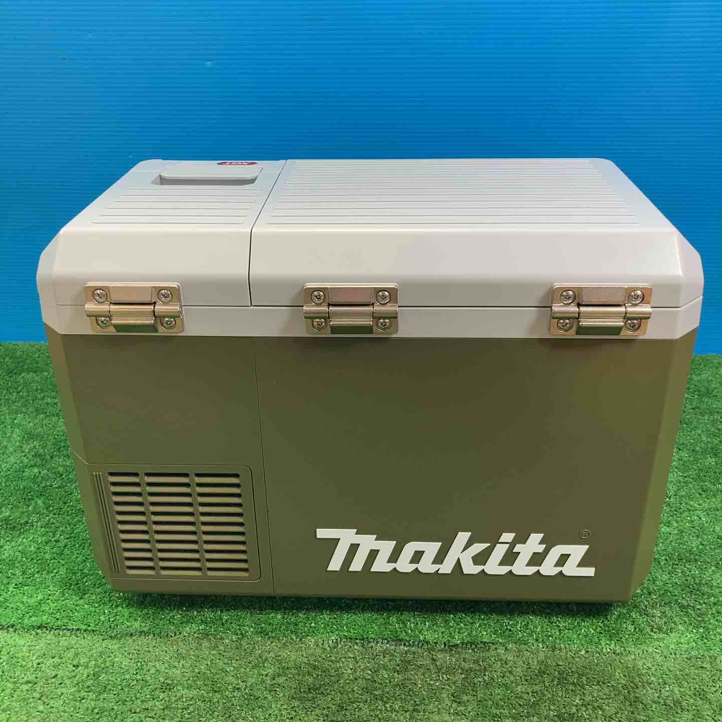 マキタ　コードレス冷温庫　40V CW003G 2回のみの使用　付属品完備 マキタ CW003GZ 充電式保冷温庫 本体のみ - マルチ電源で