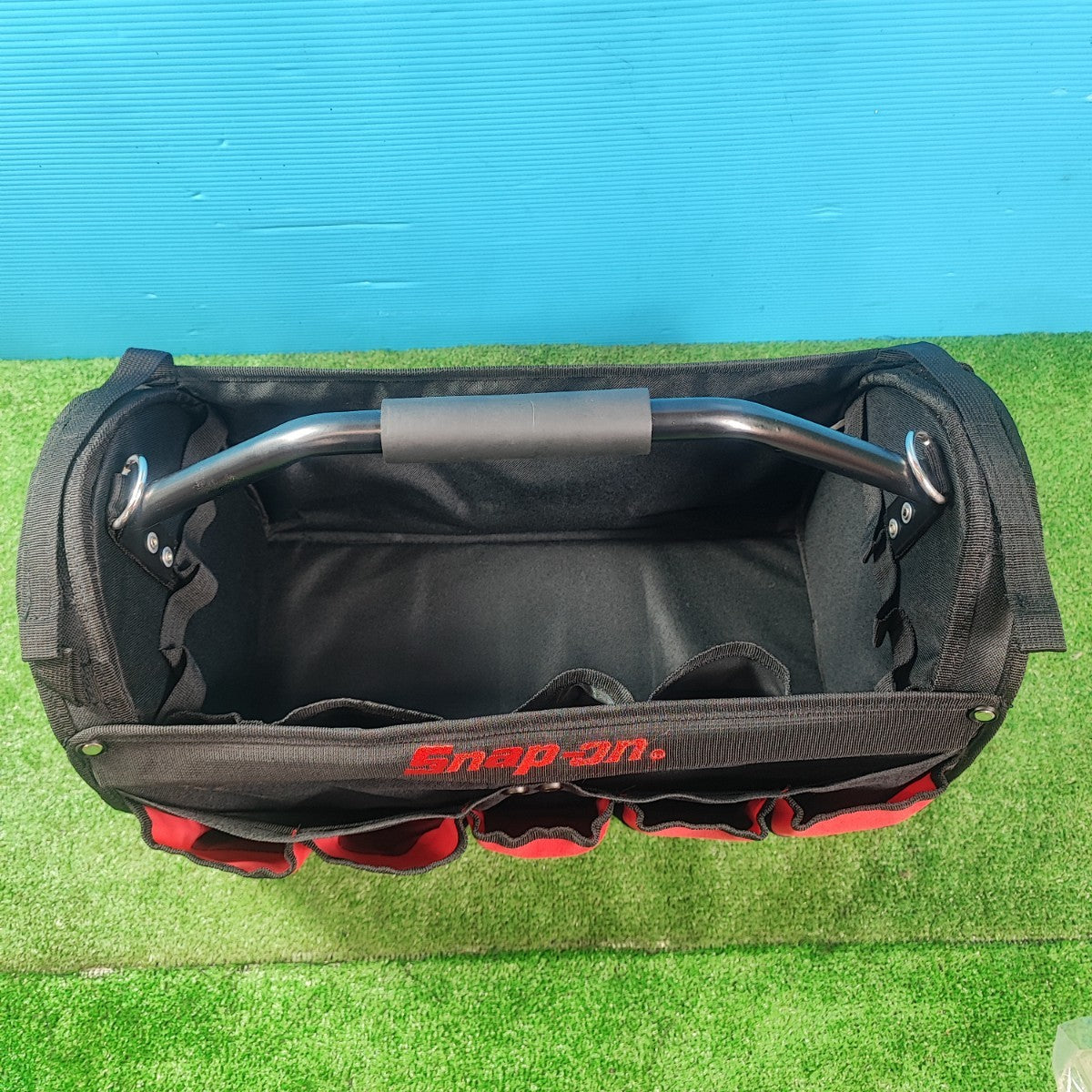 【RH-7186】中古美品 Snap-on スナップオン ツールバック 黒 ブラック W35×D13×H26cm 工具ケース 工具バッグ Snap-on スナップオン スチールケース ツールボックス 工具箱 カーキ系