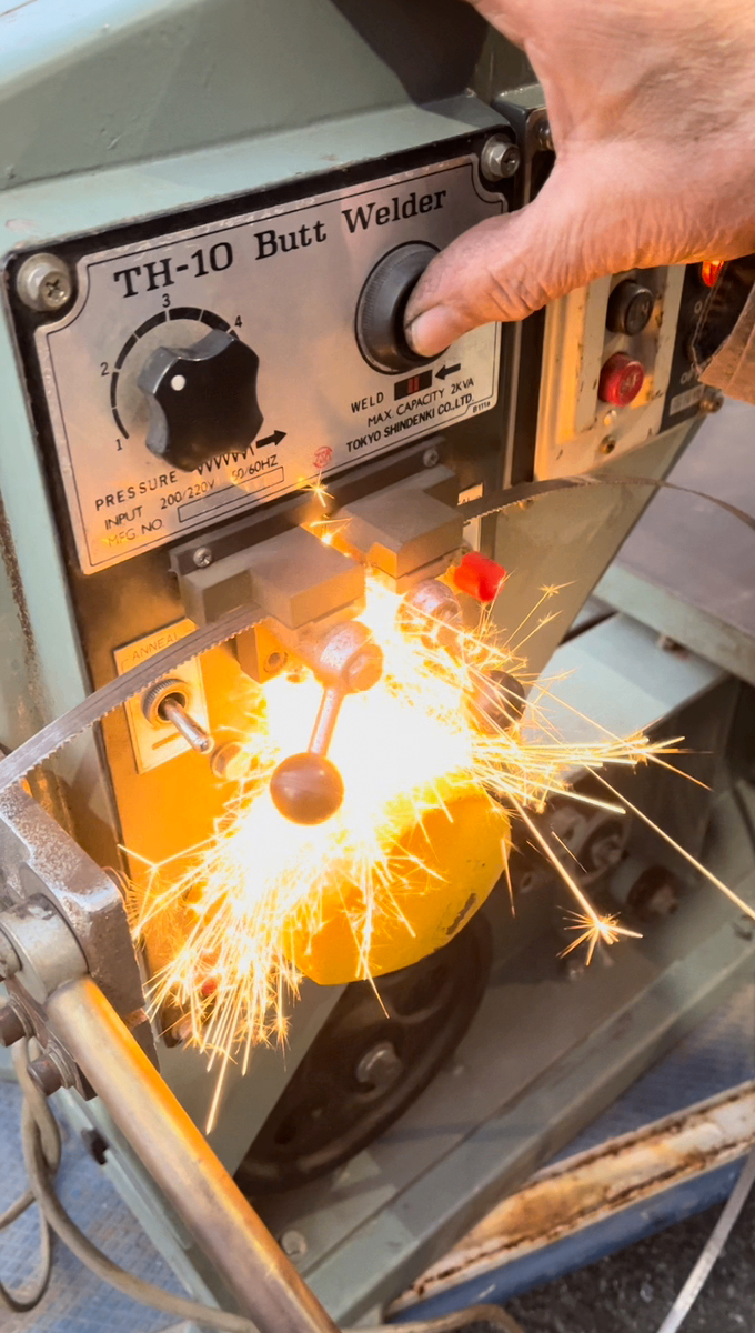 【店頭受取り限定】 LUXO(ラクソー） 200V卓上バンドソー モデル：U-500 【川崎店】