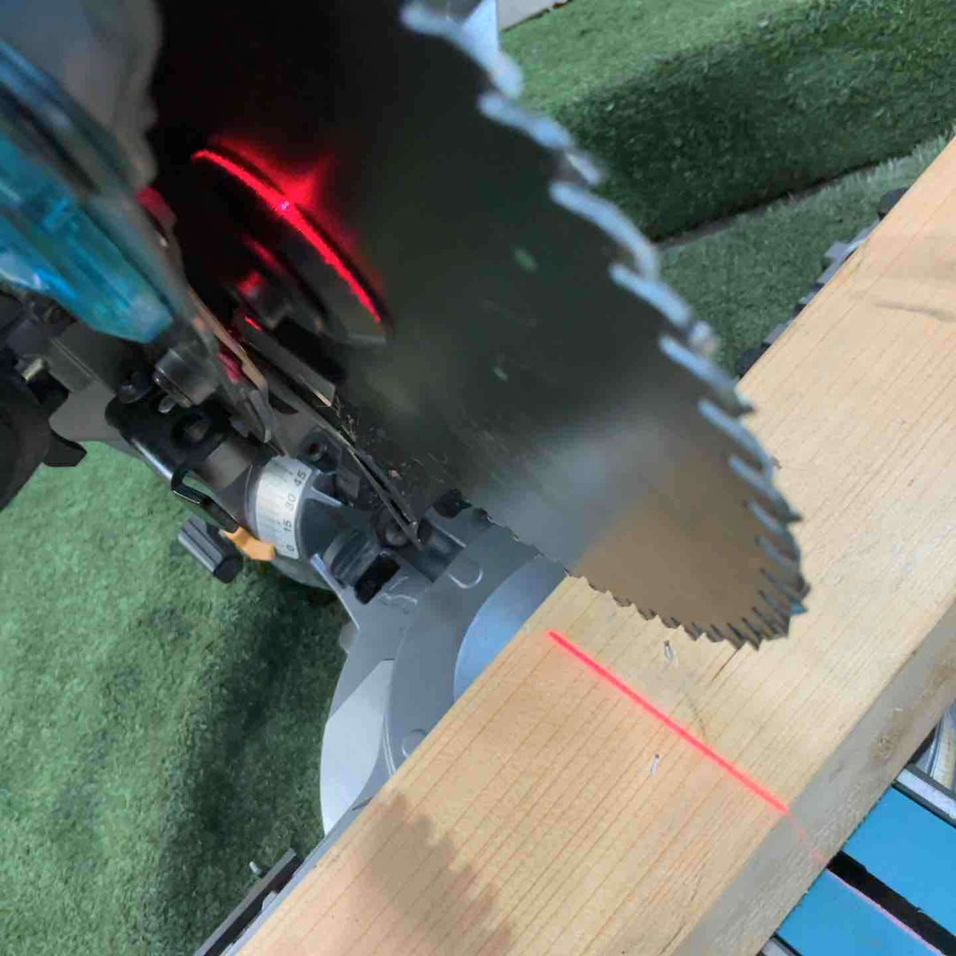 ★マキタ(makita) コードレススライドマルノコ LS001GZ 動作確認済【川口店】