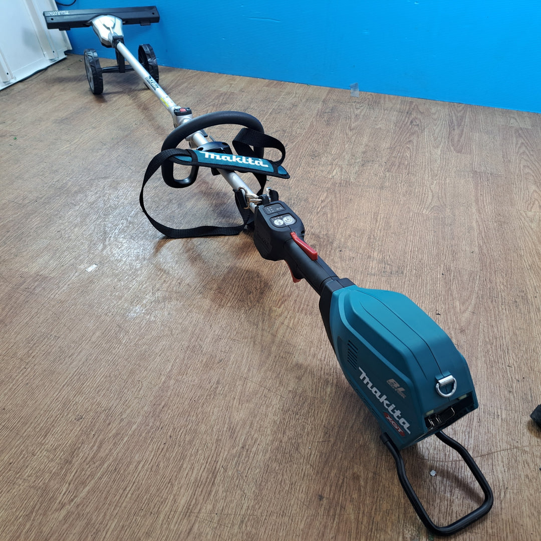 マキタ/makita 40Vmax コードレス草刈機モーター MUX01GZ グラウンドトリマアタッチメント付き EN424MP A-76146【岩槻店】