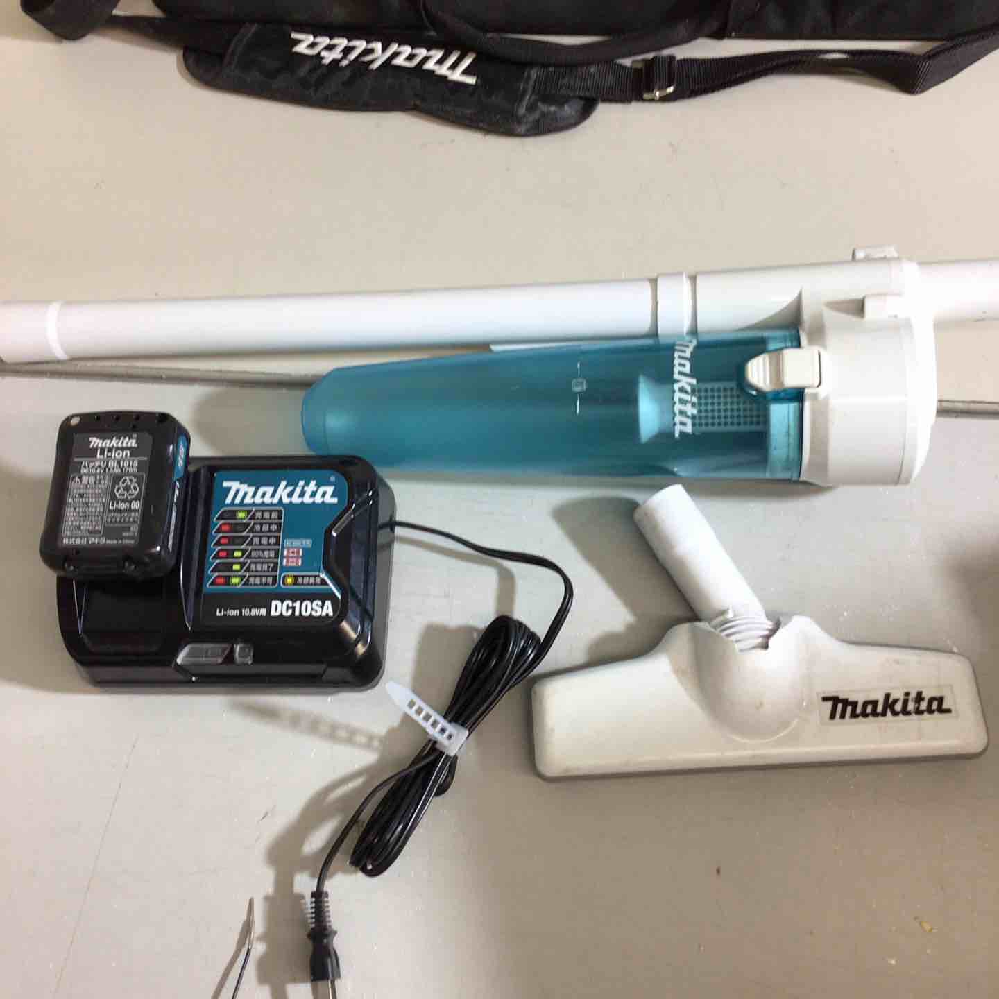 Makita CL107FD 充電式スティッククリーナー　充電器　バッテリー付き マキタ 当店だけ！バッテリー充電器も1年保証! コードレス掃除機