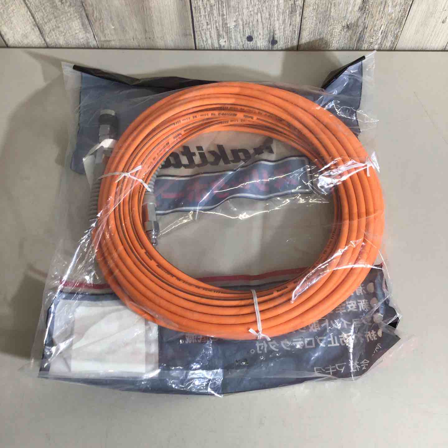 マキタ　高圧エアホース　A-57233 内径5ミリ　20M マキタ 【正規店】 makita 高圧スリックホース 内径5mm×20m A
