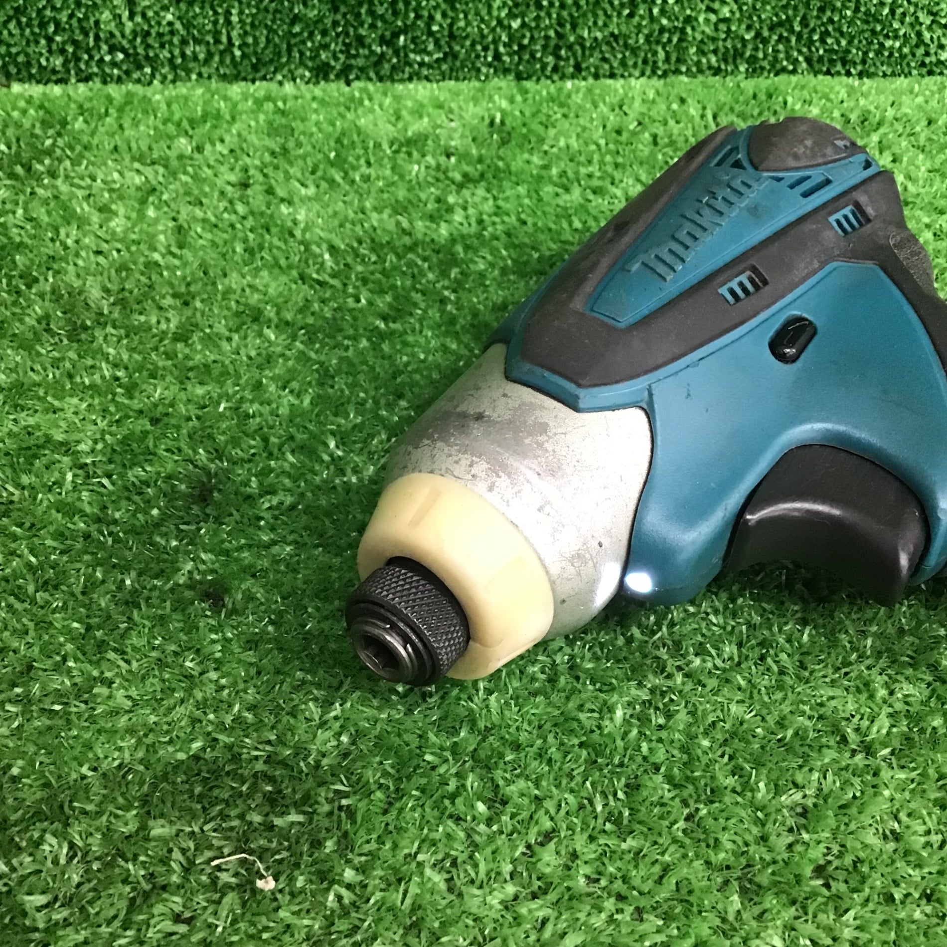 中古品】 マキタ/makita コードレスインパクトドライバー TD090DWX