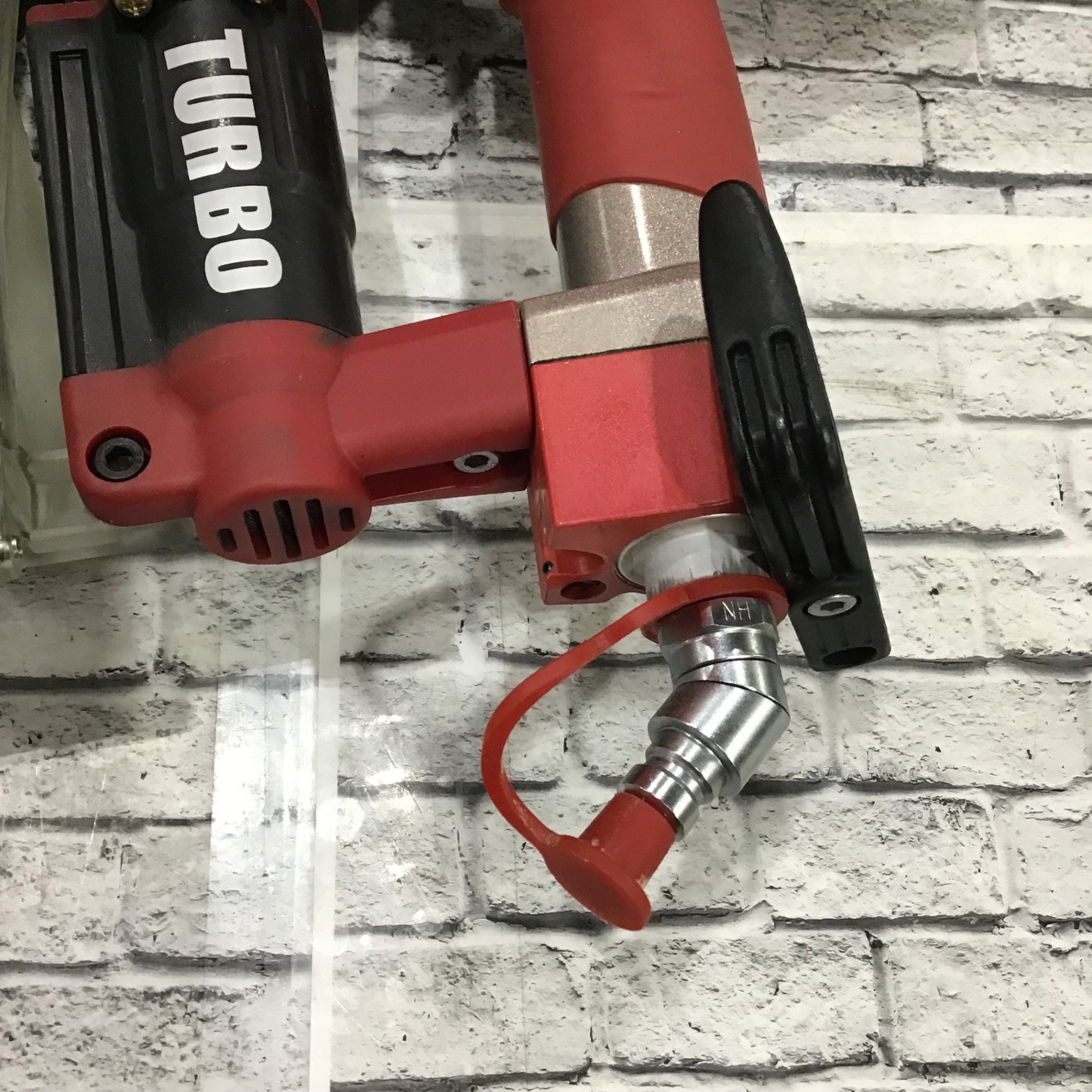 MAX HV-R41G1 高圧ネジ打ち機【市川行徳店】【店頭取引限定】【中古】管理番号：ITDX9KYRWLG1 MAX HV-R41G1 高圧ネジ打ち機【市川行徳店】【店頭取引限定】【】管理