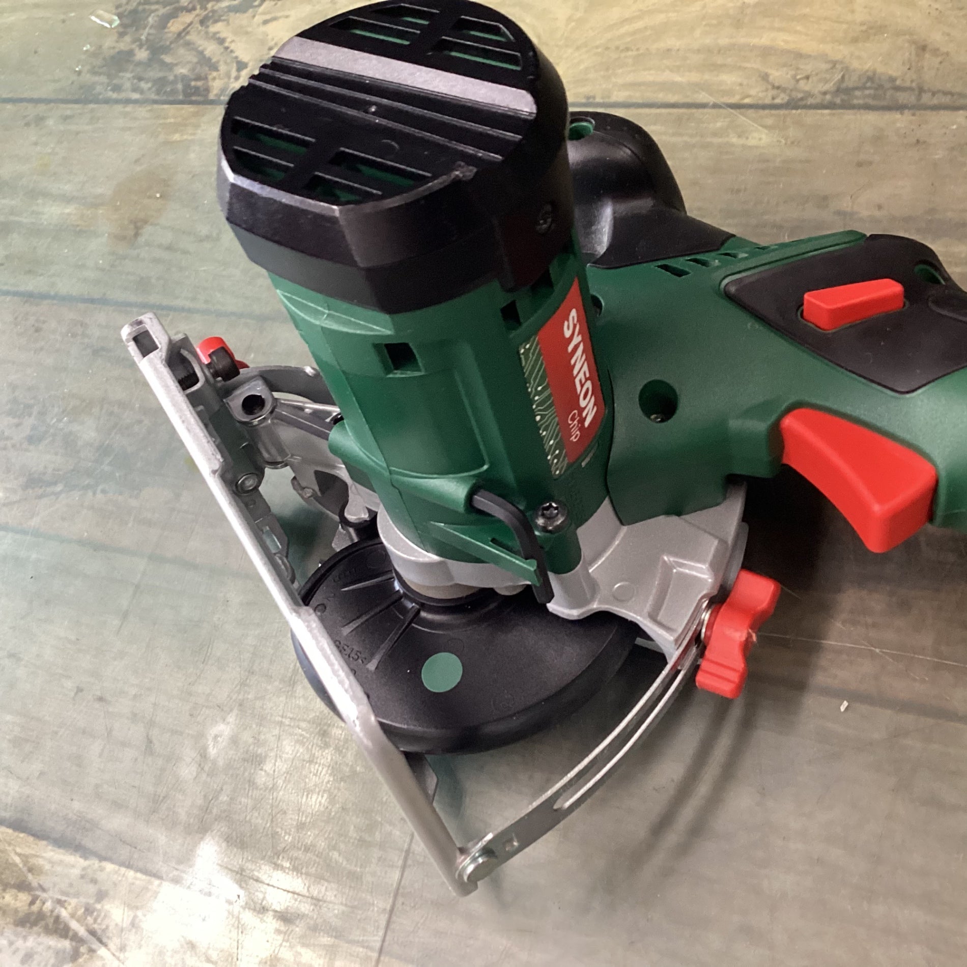 ボッシュ　PKS10.8LI　マルノコ　中古品 BOSCH 充電式マルノコ PKS10.8LIの中古 中古C傷汚れあり 《千葉》中古