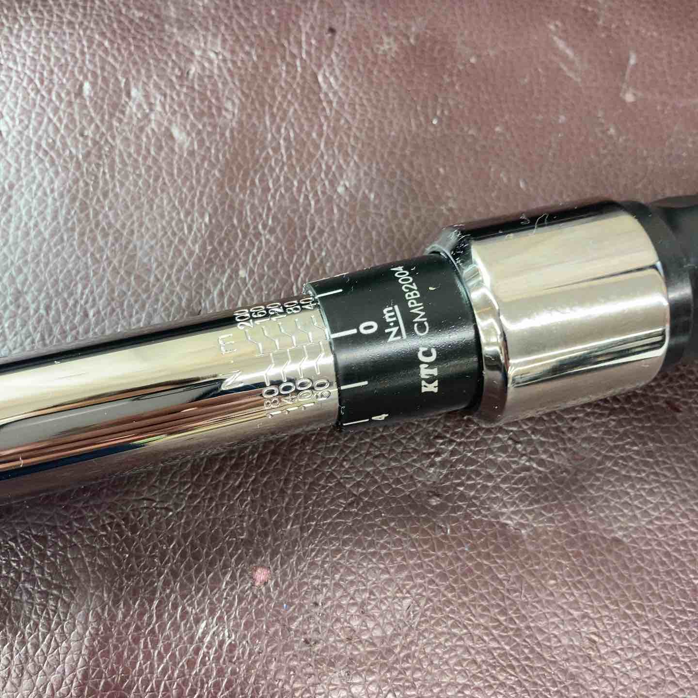 【中古美品】◇KTC 12.7sqトルクレンチ CMPB2004 40～200N・m【東大和店】 中古美品】◇KTC 12.7sqトルクレンチ CMPB2004 40～200N・m【東大和店