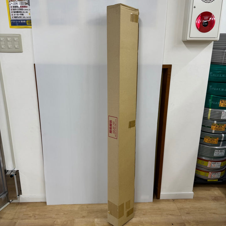 【未使用品】パナソニック(Panasonic) 一体型LED階段灯 NNCF42135LE9 電池内蔵 常時・非常用兼用 ミドルタイプ 幅1420mm×高160mm④【電材館越谷店】