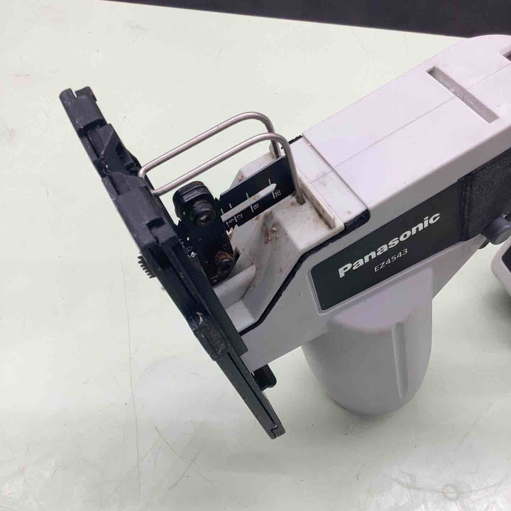 ◇パナソニック(Panasonic) コードレス角穴カッター EZ4543LS2S-B【越谷店】