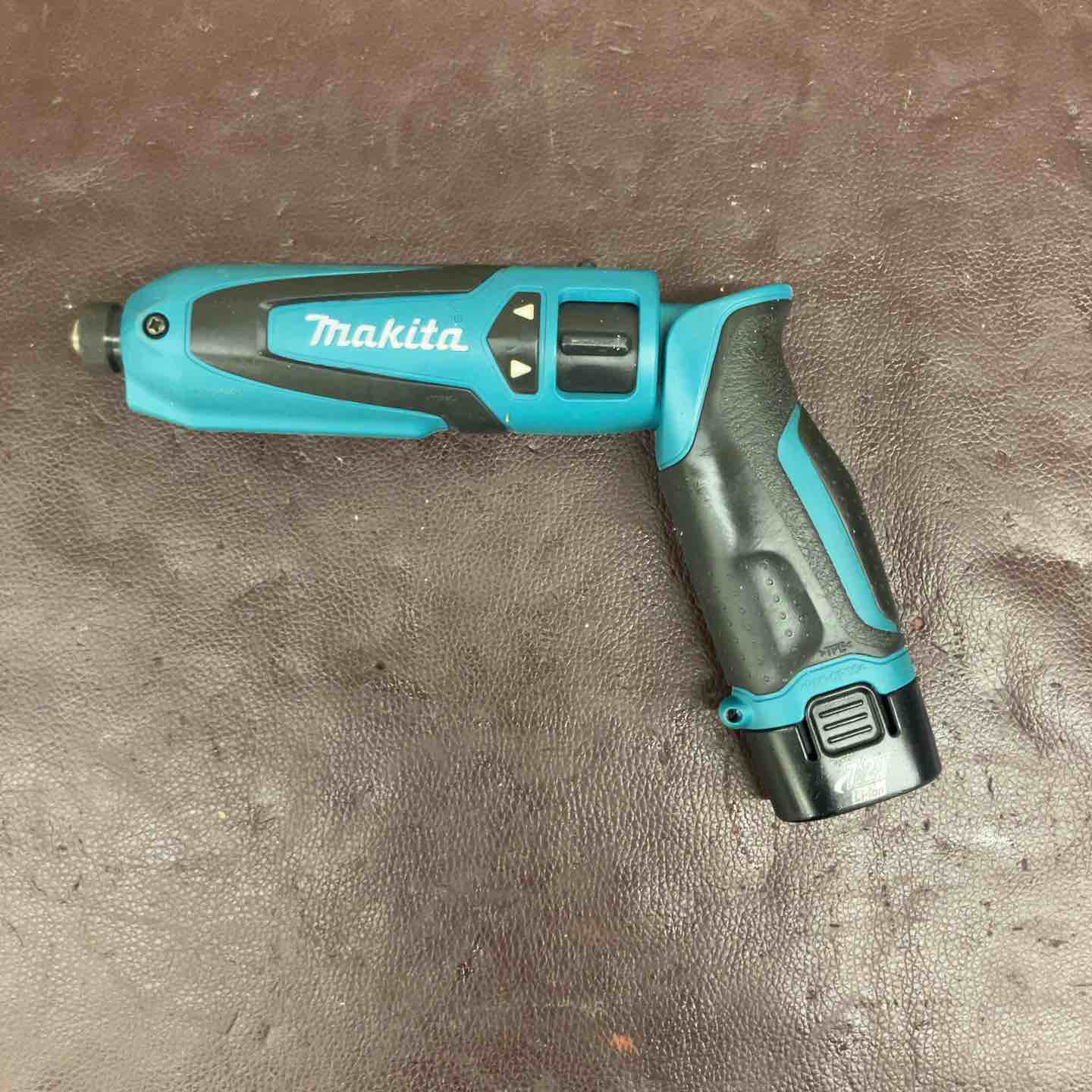 【中古品】 マキタ(makita) 充電式ペンインパクトドライバ TD021DS 【東大和店】 中古品】 マキタ(makita) 充電式ペンインパクトドライバ TD021DS