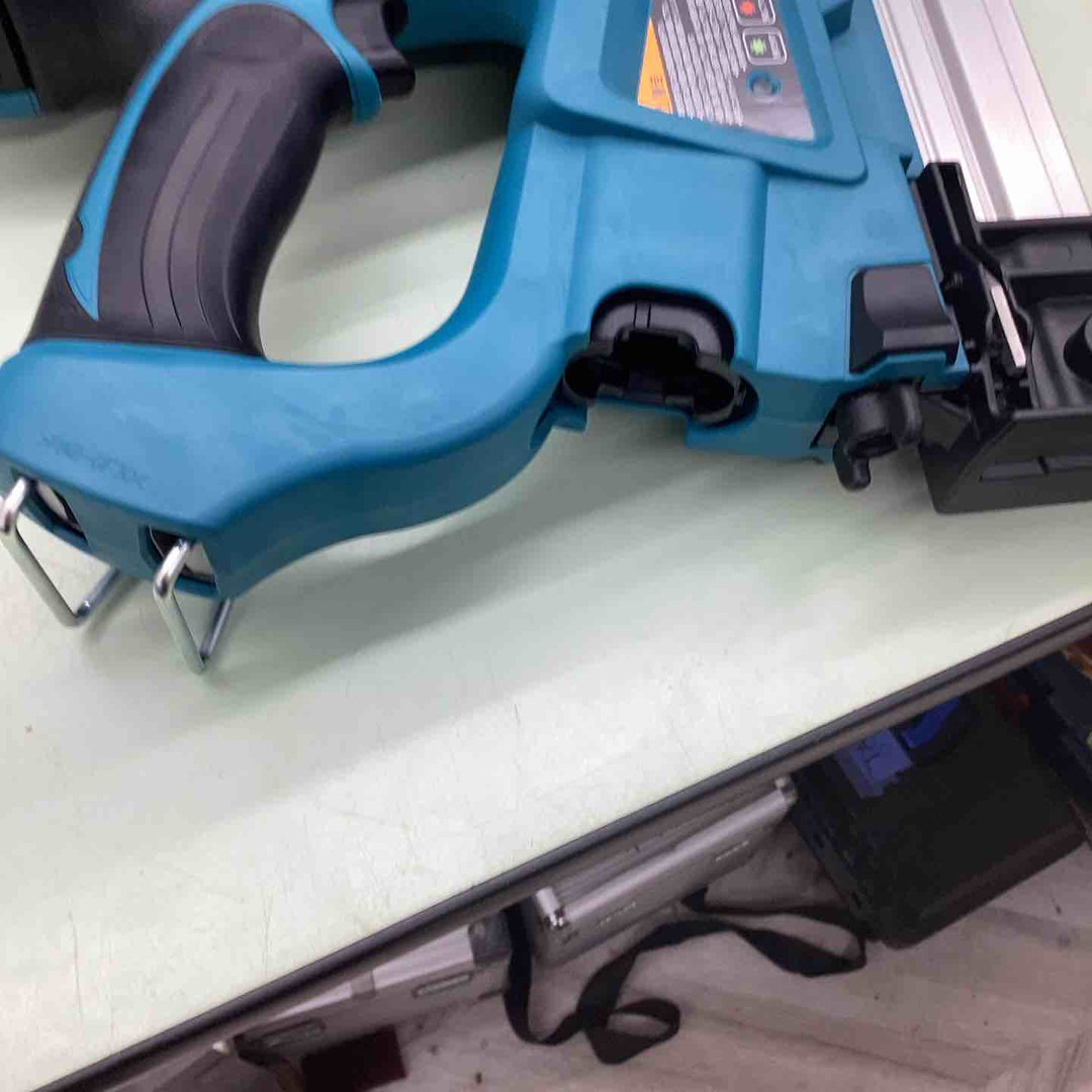 ★マキタ(makita) コードレスコンクリート用ガスピン打ち機 GN420C【越谷店】