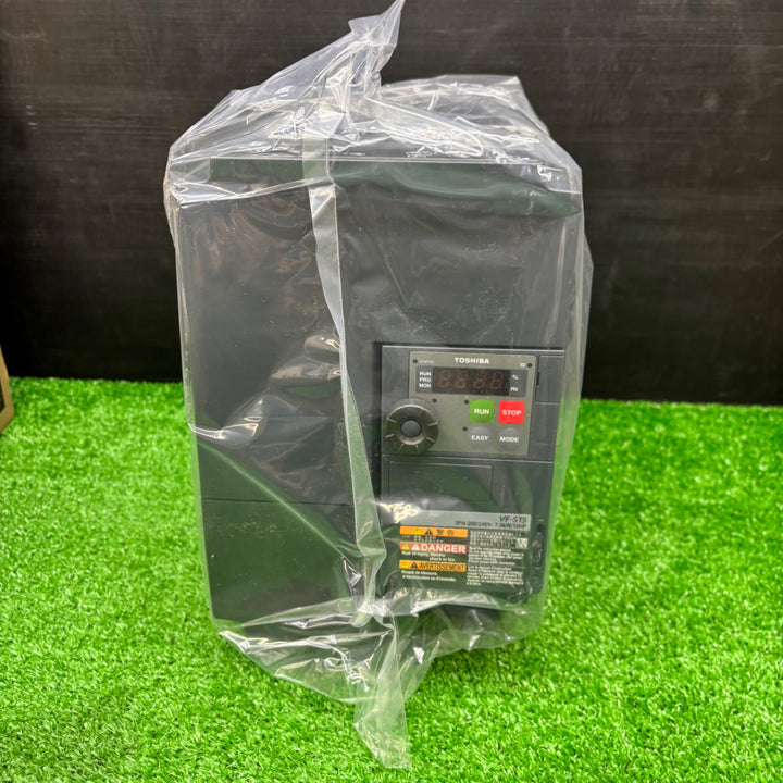 【未使用品】東芝 VFS15-2075PM  産業用インバーター 多機能 小型インバータ 三相モーター用【電材館越谷店】