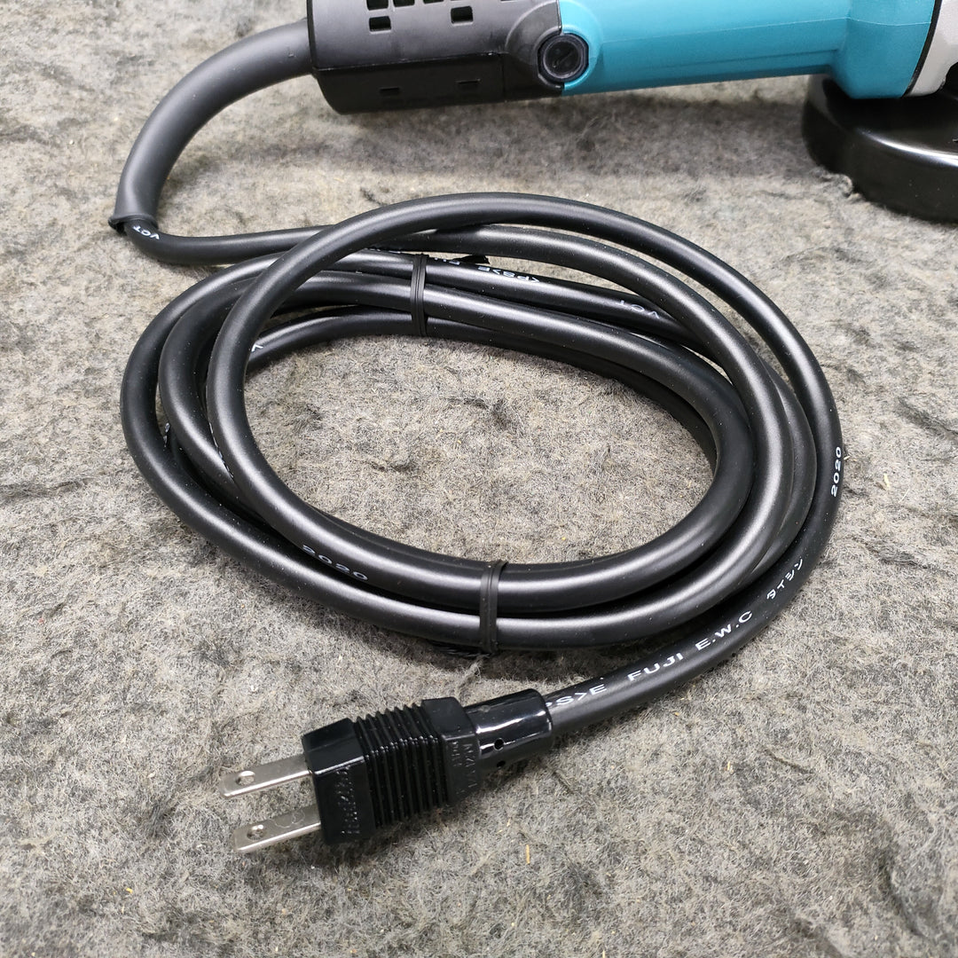 ☆マキタ(makita) 100mmディスクグラインダ 9533B【岩槻店】