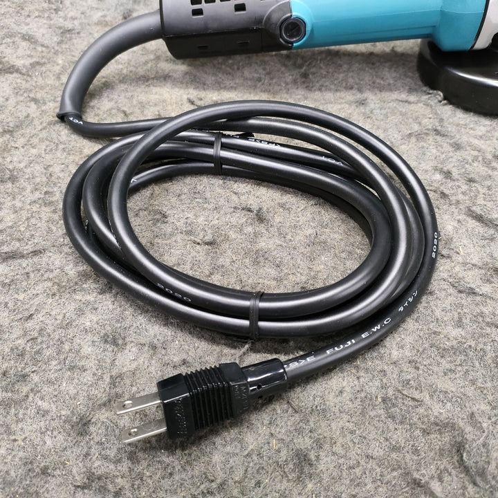 ☆マキタ(makita) 100mmディスクグラインダ 9533B【桶川店】