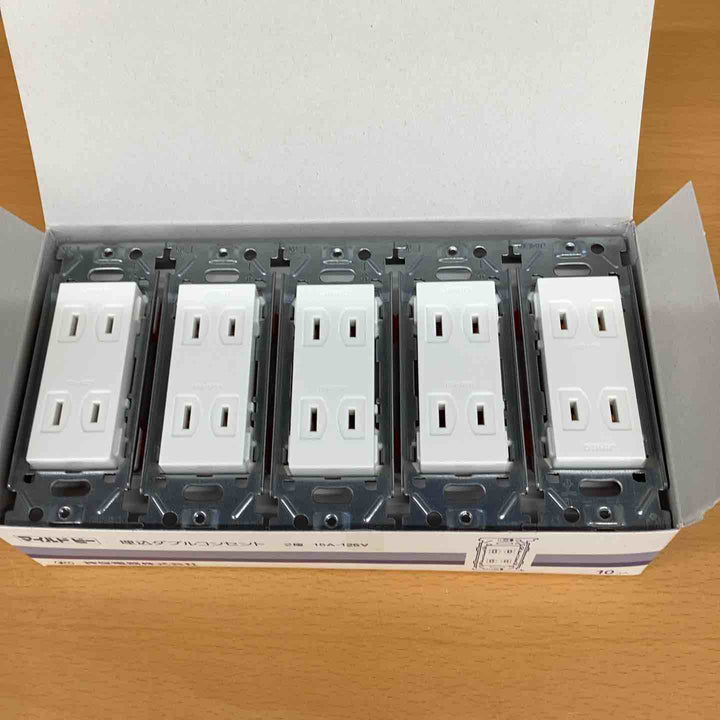 JEC-BN-55　埋め込みダブルコンセント10個入り 壁に埋め込まれ、2つのコンセント口が一体化したものです。【越谷店】