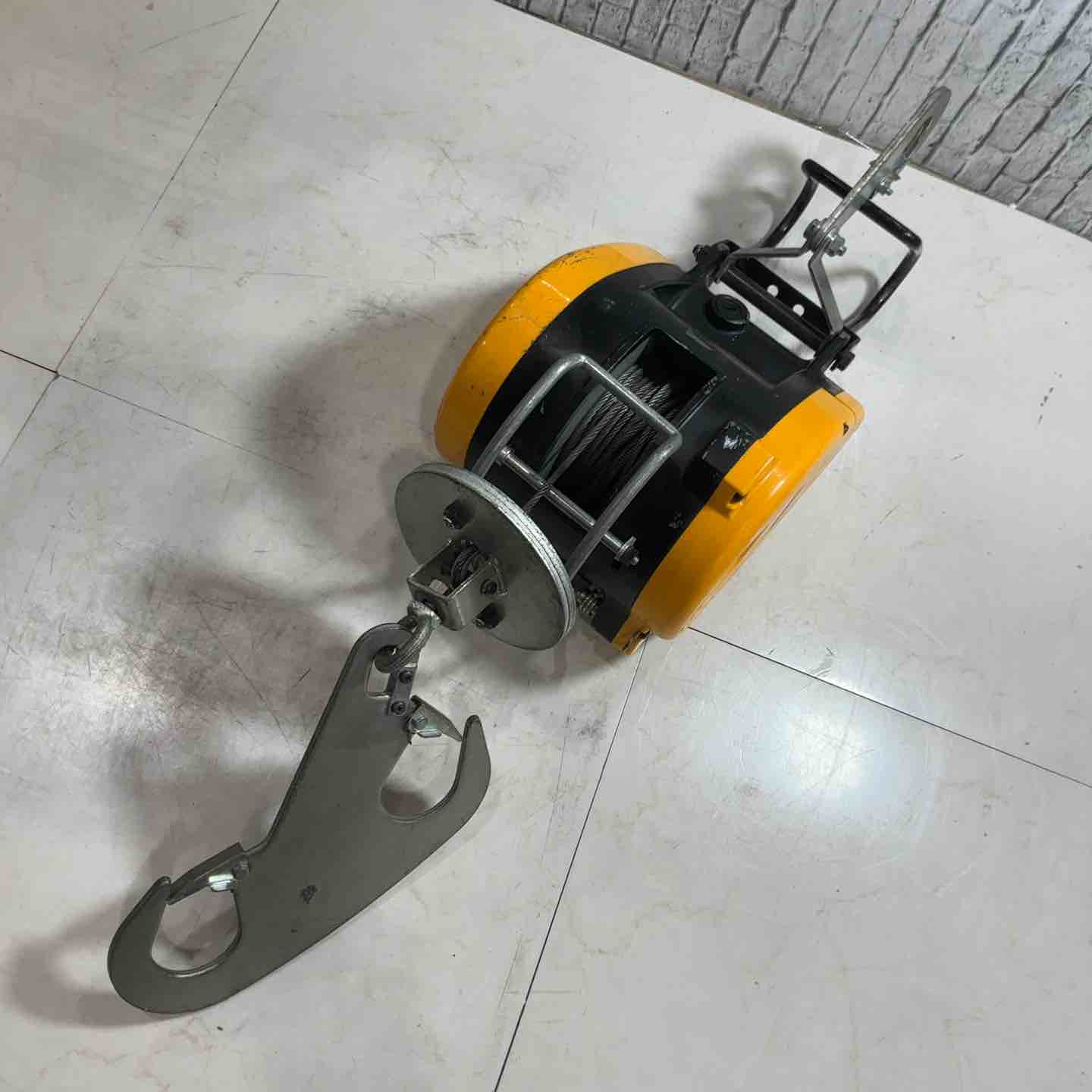 ◇リョービ(RYOBI) 小型ウインチ WI-61CDX (Φ4mmx15m)【川口店