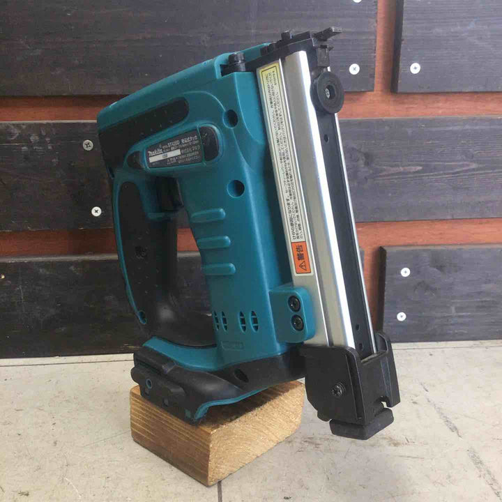【中古品】 マキタ/makita コードレスタッカ ST420DZK 【鴻巣店】