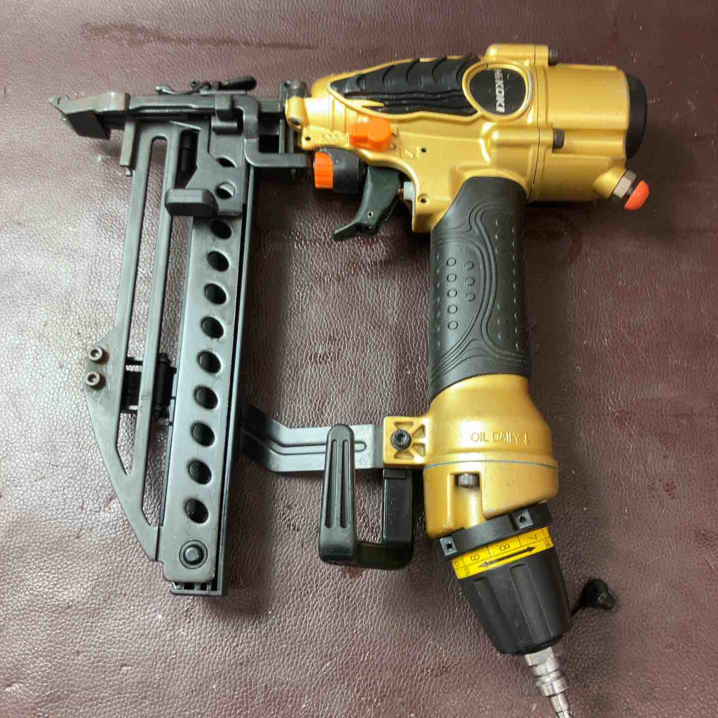 中古品】ハイコーキ(HIKOKI ※旧:日立工機) 高圧フロアタッカ N5004HMF 