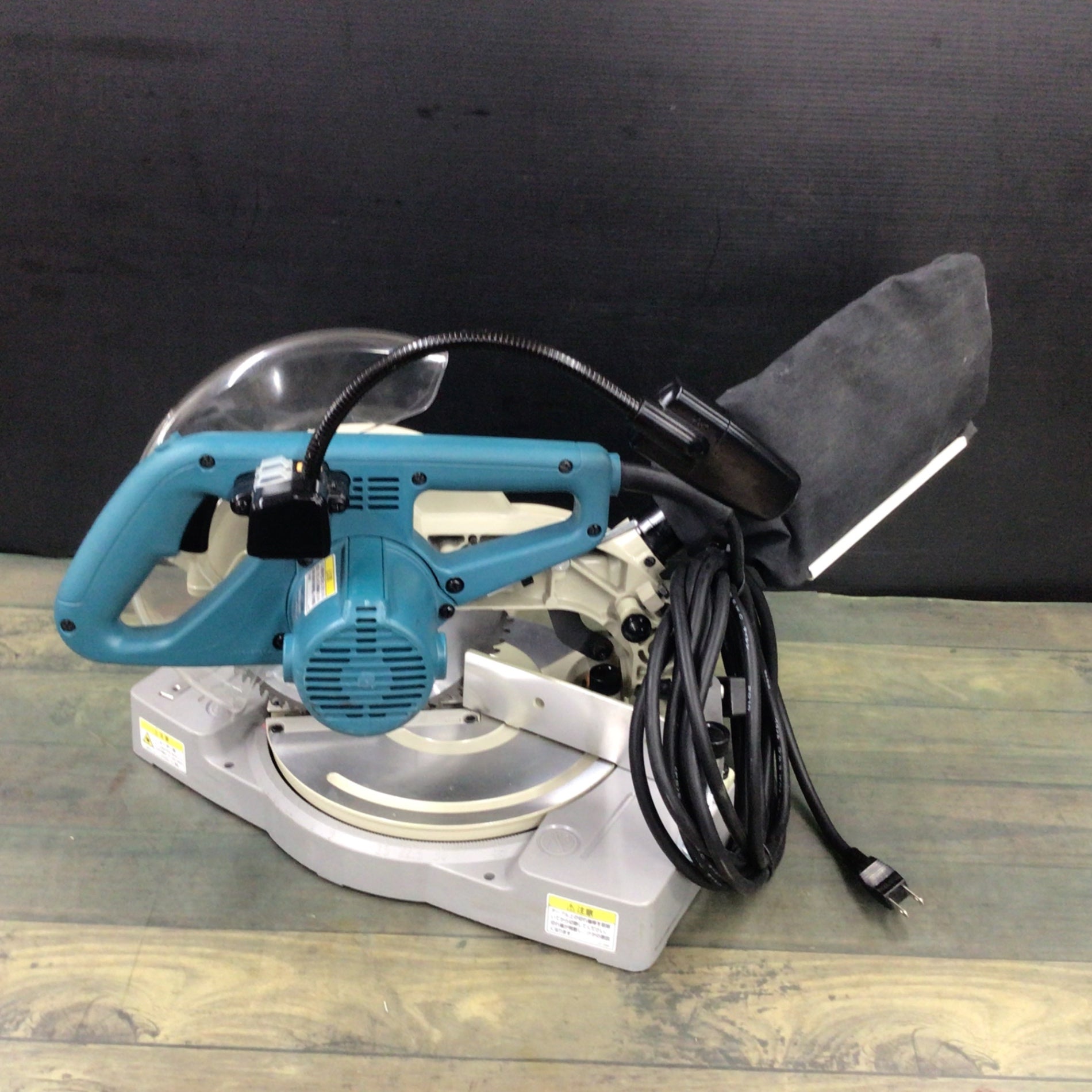 マキタ LS0840FL 卓上マルノコ ※安全カバー破損【リライズ野田愛宕店】【店頭取引限定】【中古】管理番号：IT75HFJK3S53 マキタ(makita) 216mm卓上マルノコ レーザー付 LS0840FL 【東大和店