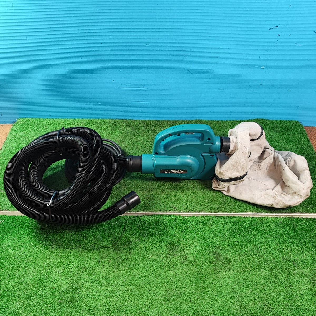 マキタ(Makita) 小型集じん機 450(P) マキタ 電気式小型集じん機 450(P) 集じん容量6.6Lの通販｜プロの道具館