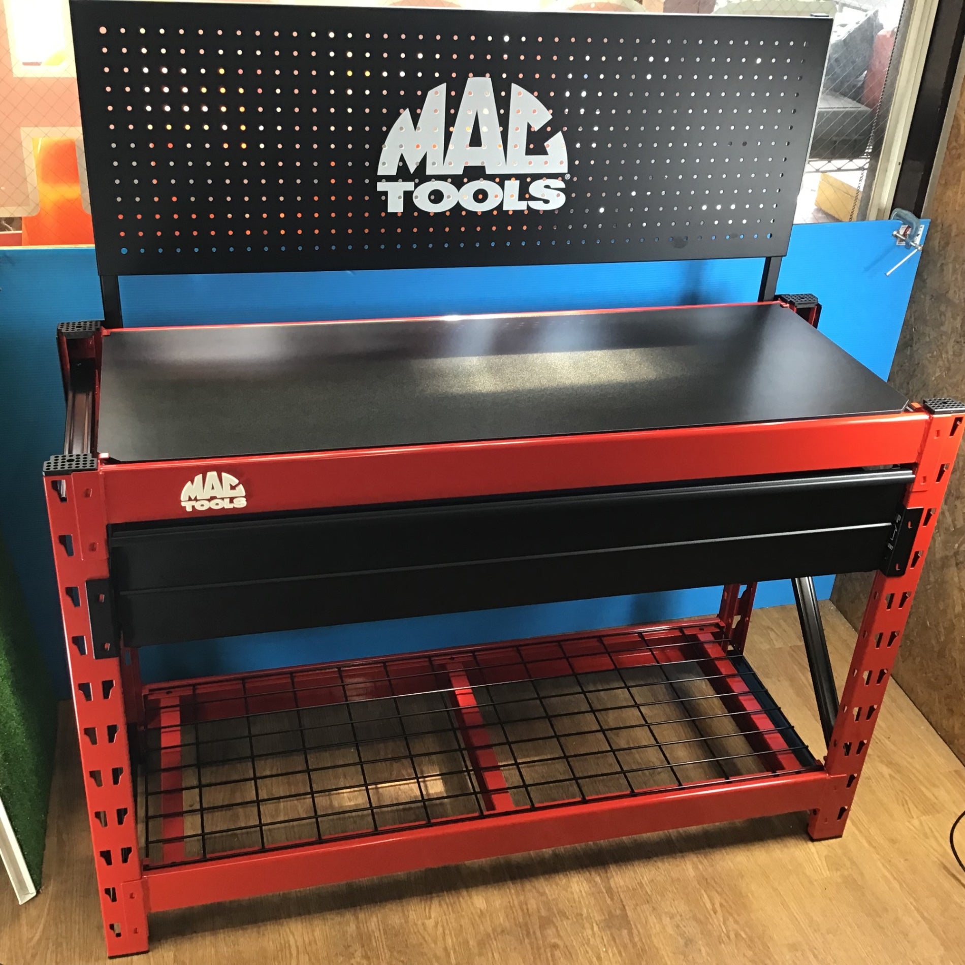 【未使用品】マックツール(MACTOOLS) ペグボード付ワークベンチ【岩槻店】