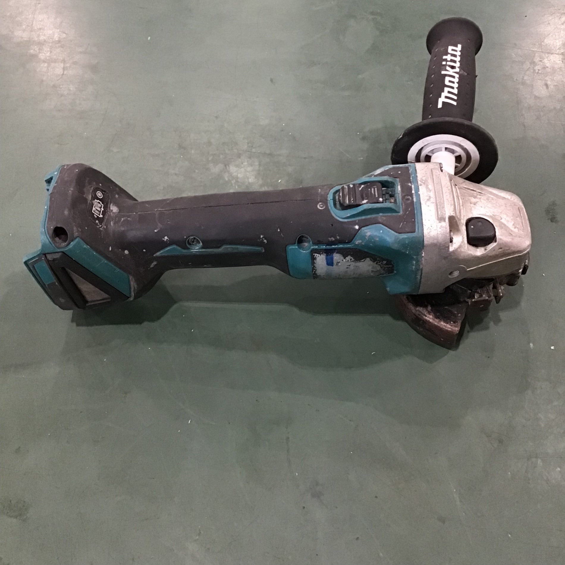 ☆マキタ(makita) 100mmコードレスディスクグラインダー GA404DZ 動作確認済【川口店】 ☆マキタ(makita) 100mmコードレスディスクグラインダー GA404DZ【川口