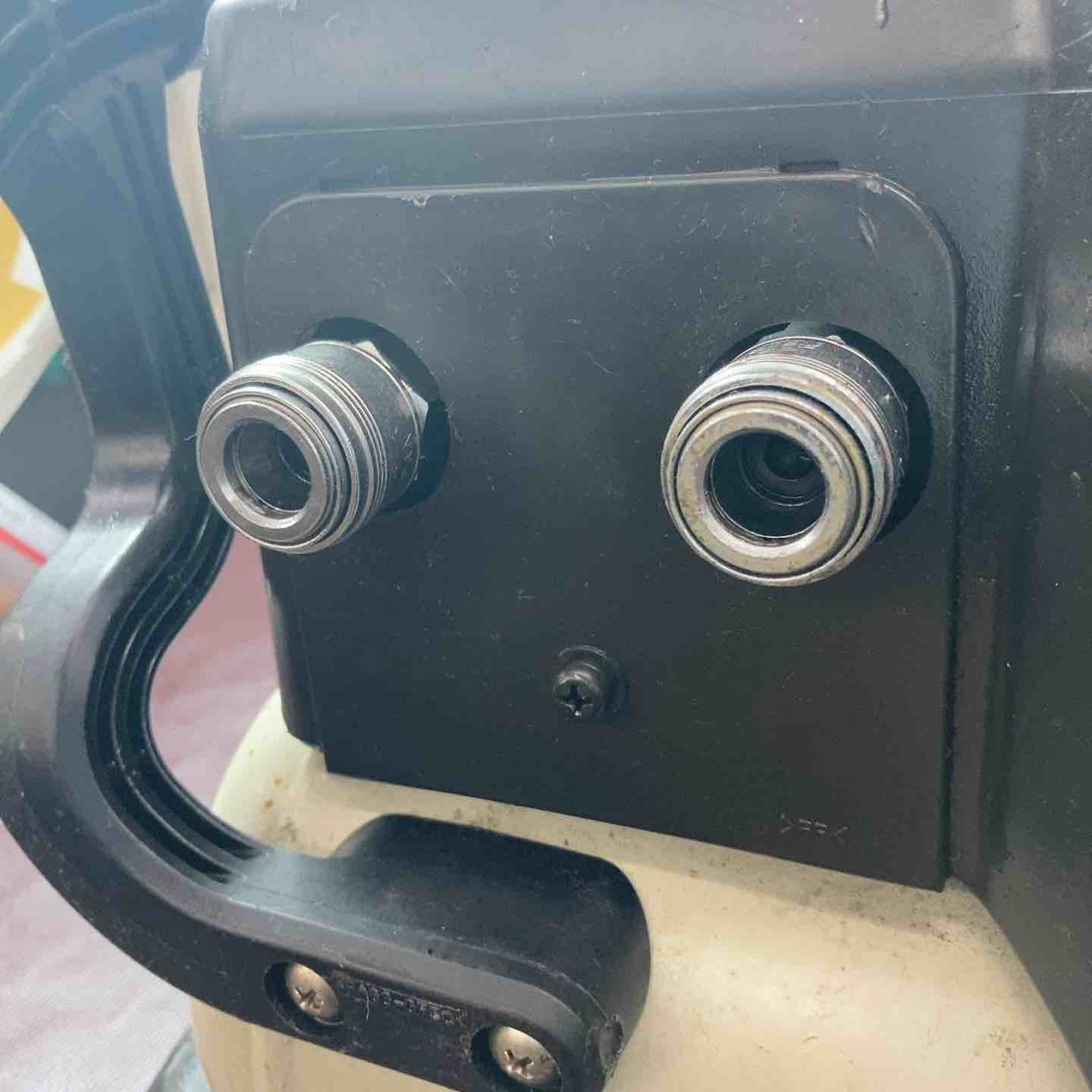 【中古品】 マキタ(makita) 常圧専用エアコンプレッサー AC2211 50Hz 【東大和店】
