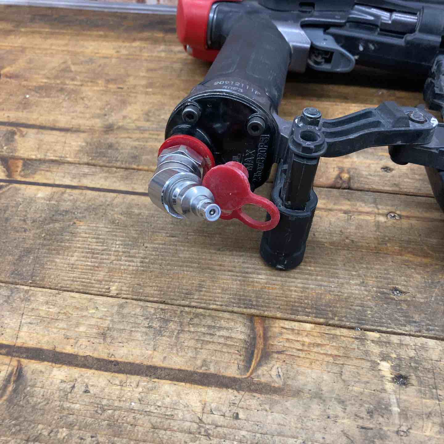 MAX HA-50F3 フロアネイラ【リライズ野田愛宕店】【店頭取引限定】【中古】【管理番号：ITTZVW1LZPOQ】 HA-50F3(D)シリーズの製品詳細ページ |フロア用ネイラ[釘打機](釘打ち