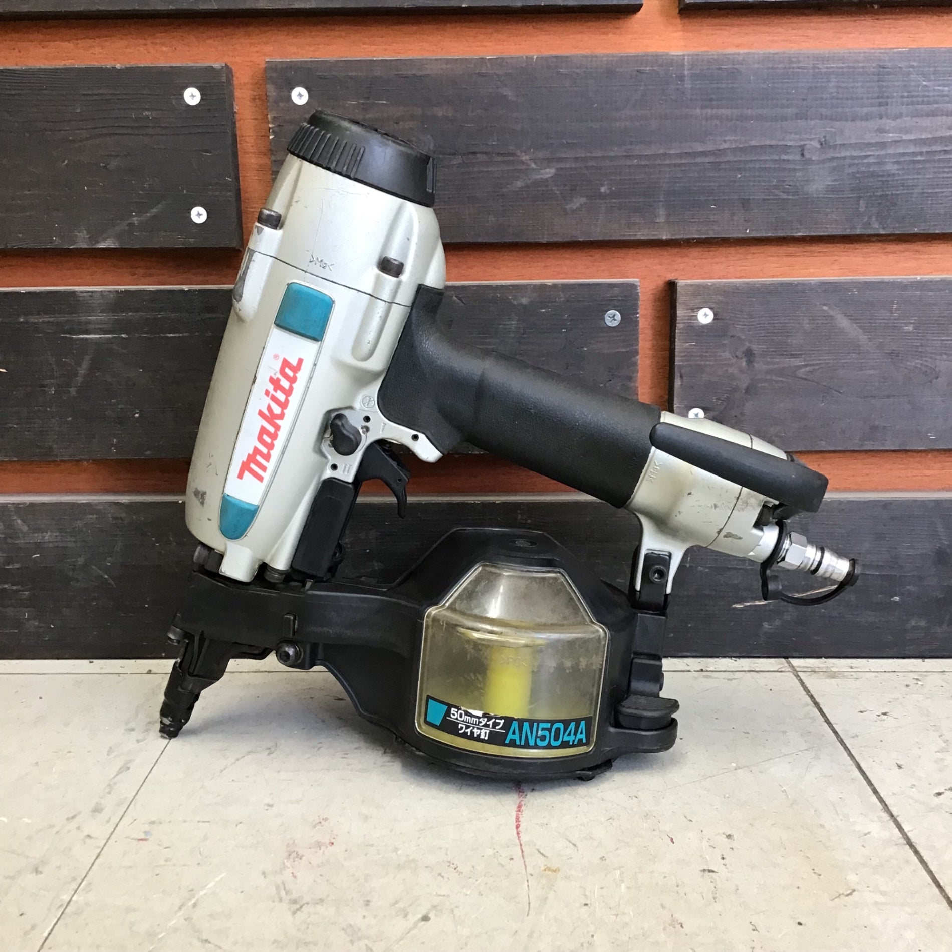 現状品】 マキタ/makita 50mm 常圧エア釘打 AN504A 【鴻巣店 現状品】 マキタ/makita 50mm 常圧エア釘打 AN504A 【鴻巣店