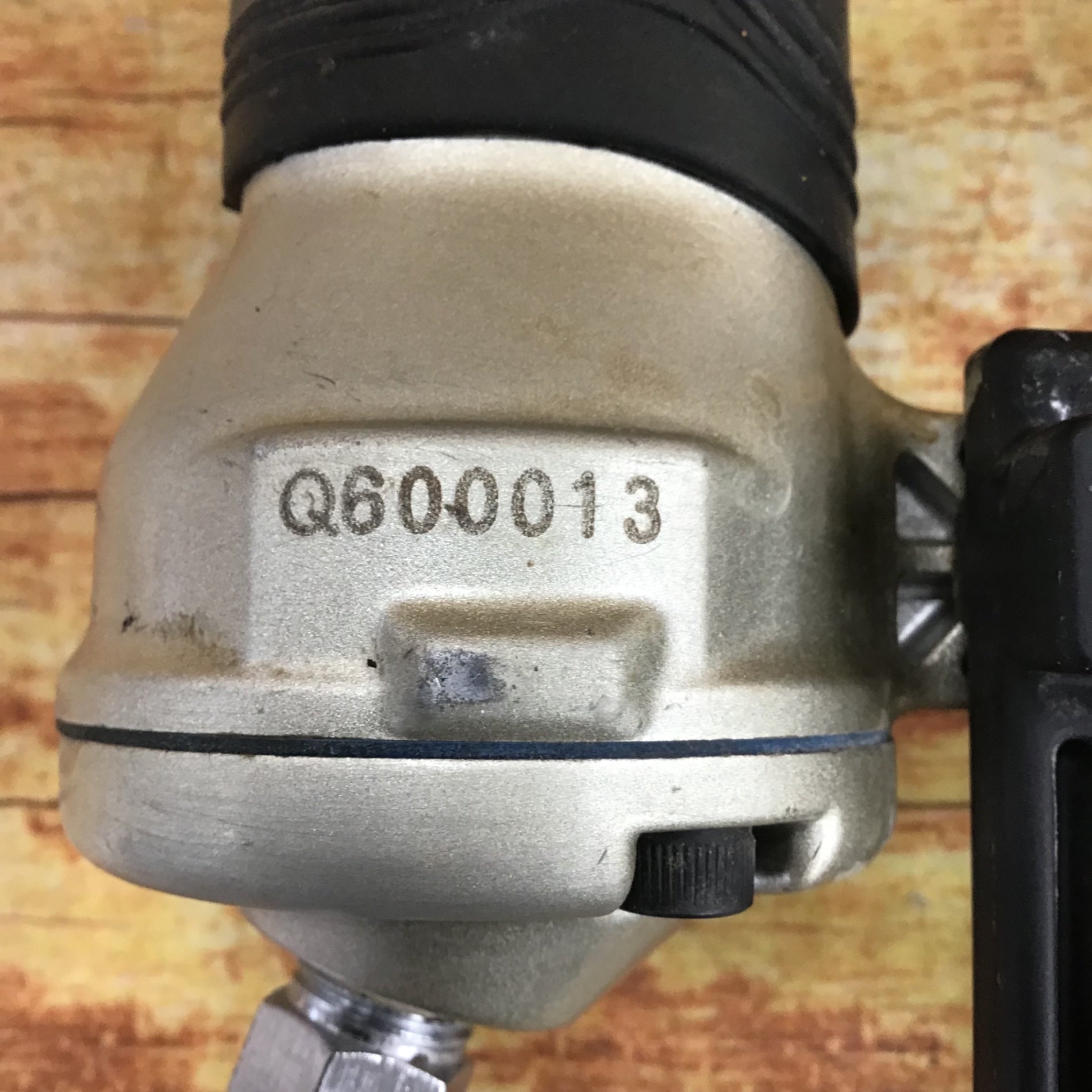 日立(現HiKOKI)　常圧フロア用タッカ　N3804MF【中古品】 HiKOKI（ハイコーキ） 日立 高圧フロア用タッカ N3804HMF フロア