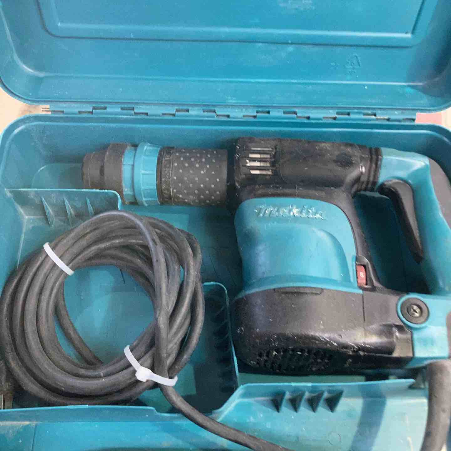 ☆マキタ(makita) 電動ケレン スタンダードタイプ HK1820【町田店