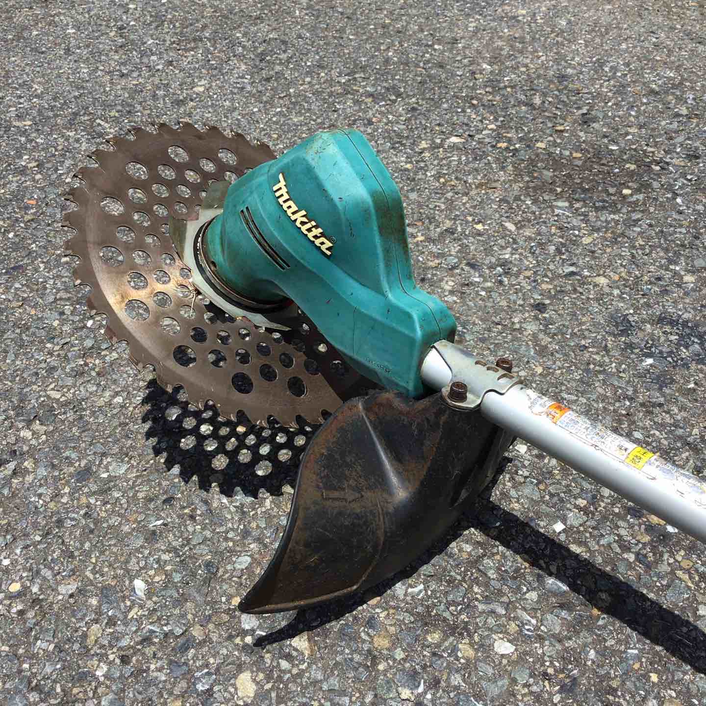 ◇マキタ(makita) コードレス草刈機 MUR186UDZ Uハンドル 分割棹 本体