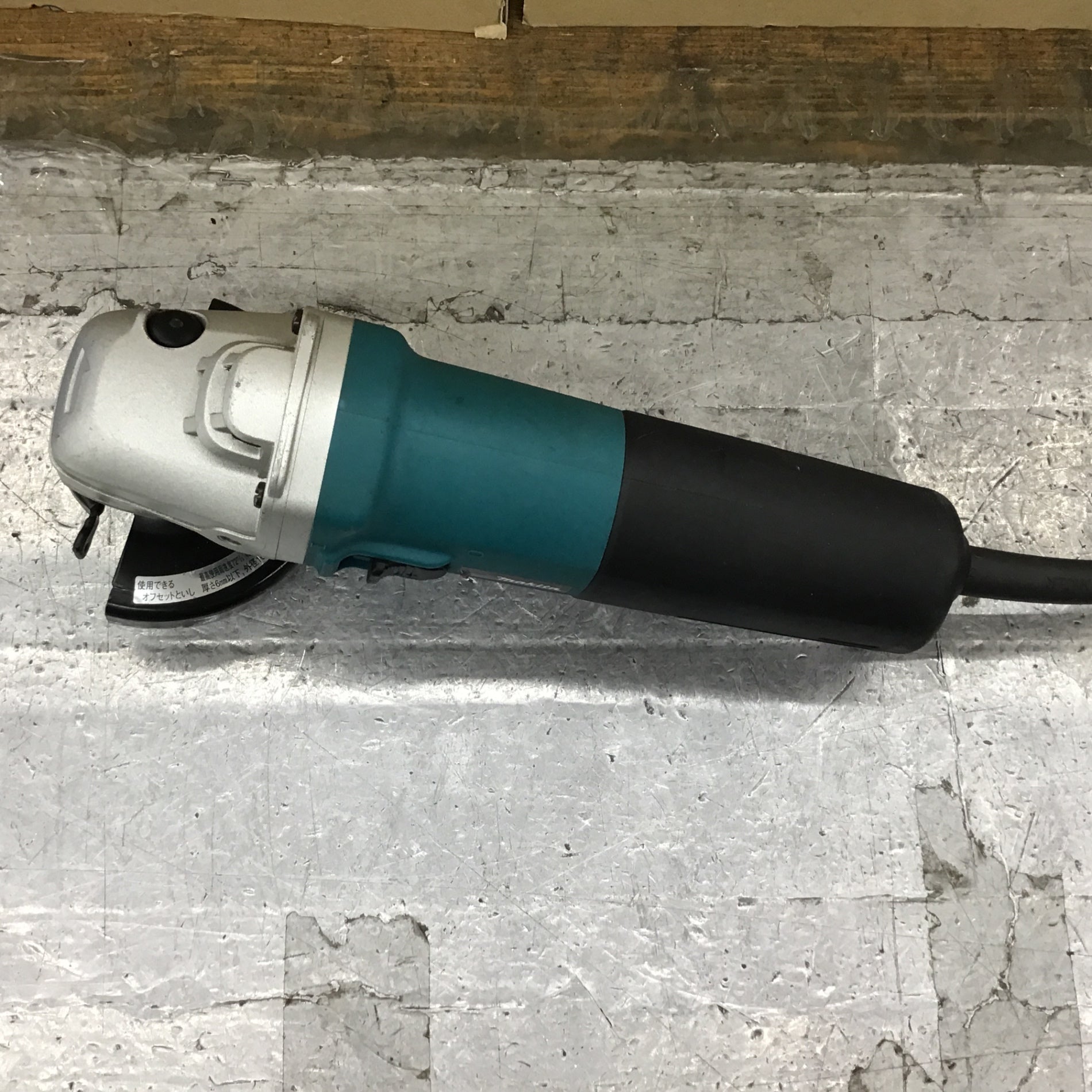 〇マキタ(makita) 100mm電子ディスクグラインダ 9560CV【所沢店】