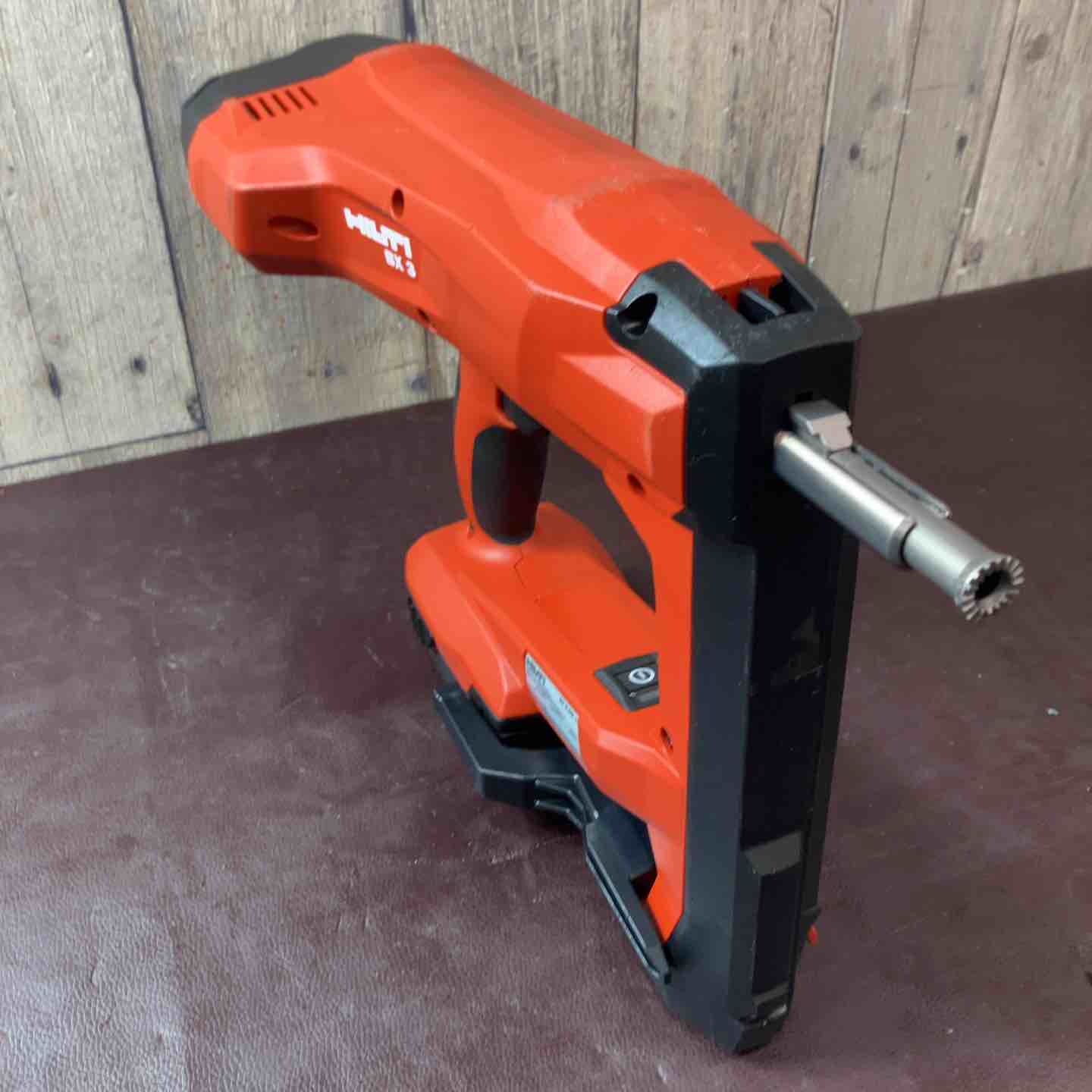 中古品】 HILTI バッテリー式鋲打ち機 BX3-ME P2/2.6Ahコンボ 充電式鋲
