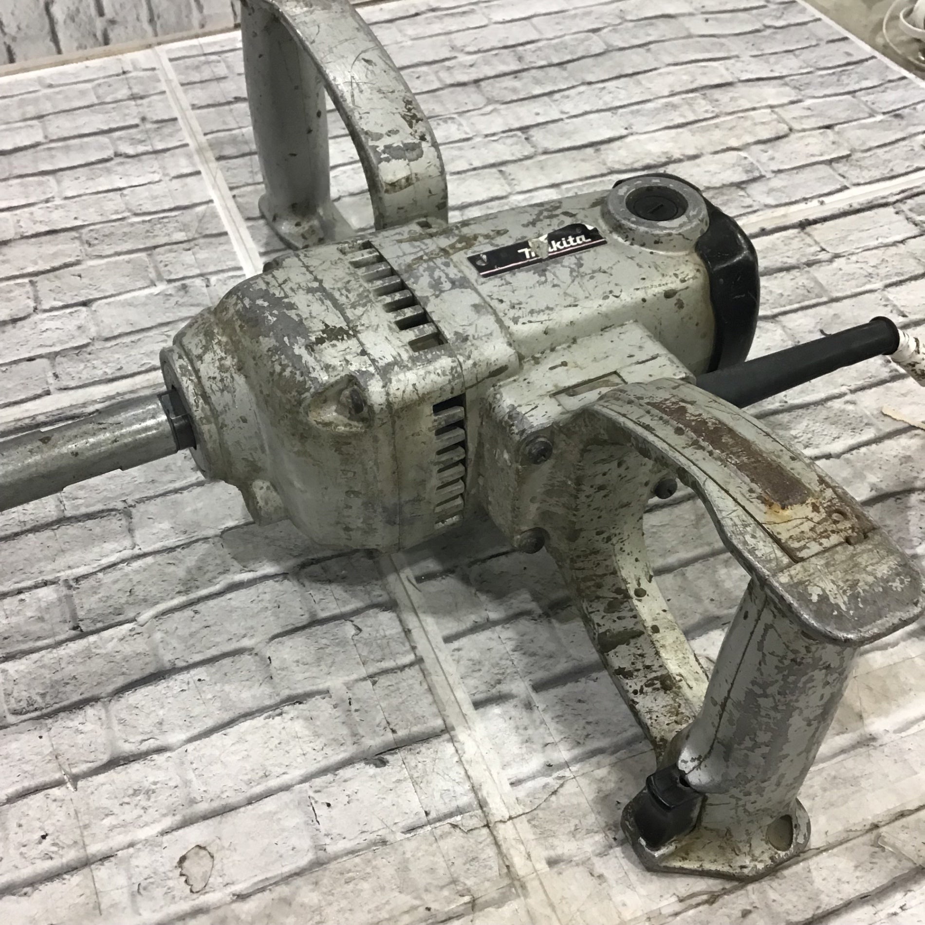 マキタ UT2400 かくはん機 makita【船橋馬込店】【店頭取引限定】【中古】管理番号：ITNXGSJ0OB2E マキタ（makita） カクハン機 UT2400 : ヒラキショウジ - 通販 - Yahoo