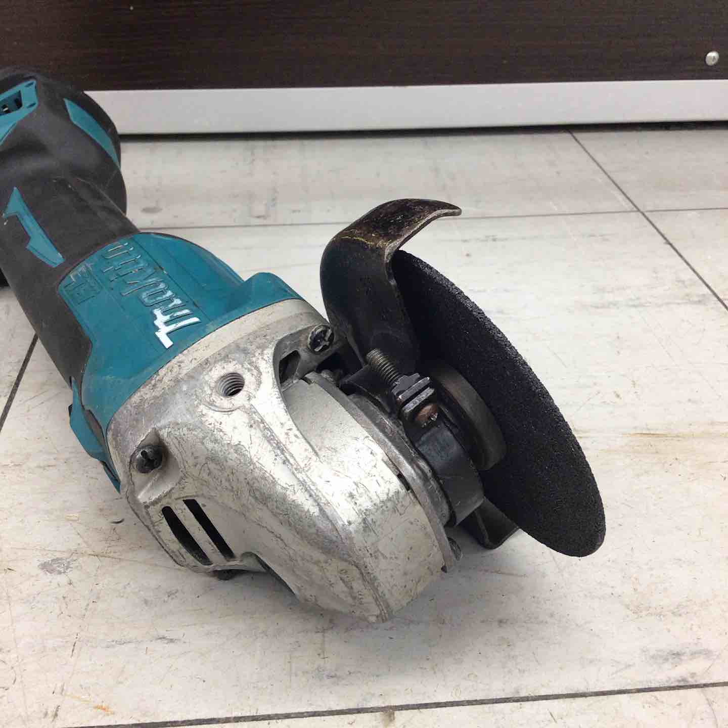 【中古】マキタ　ディスクグラインダー　18V　GA404DN【ハンズクラフト熊本けやき通り店】【引き取り限定】 中古】マキタ ディスクグラインダー 18V 100mm GA404DN カバーなし