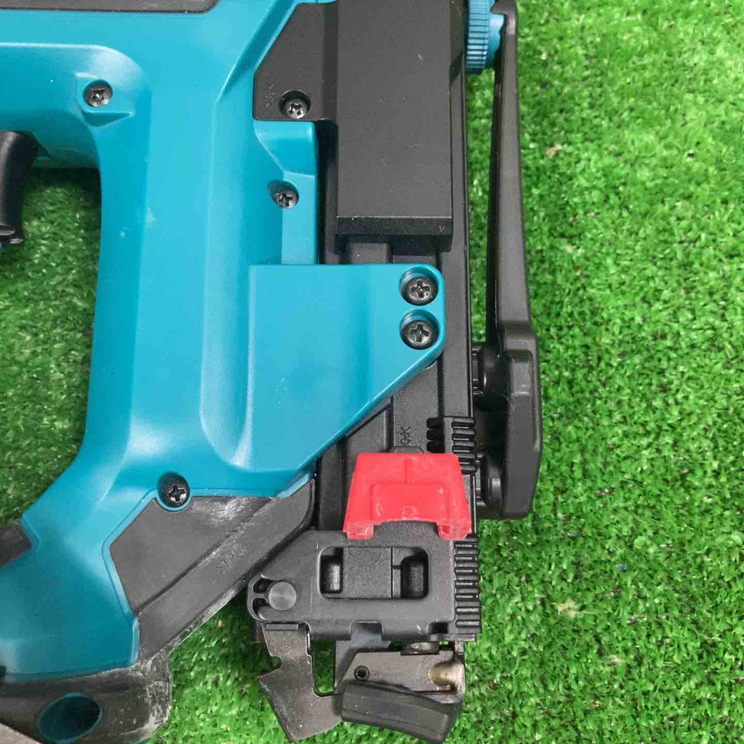 ★マキタ(makita) コードレスタッカー ST421DZK【草加店】