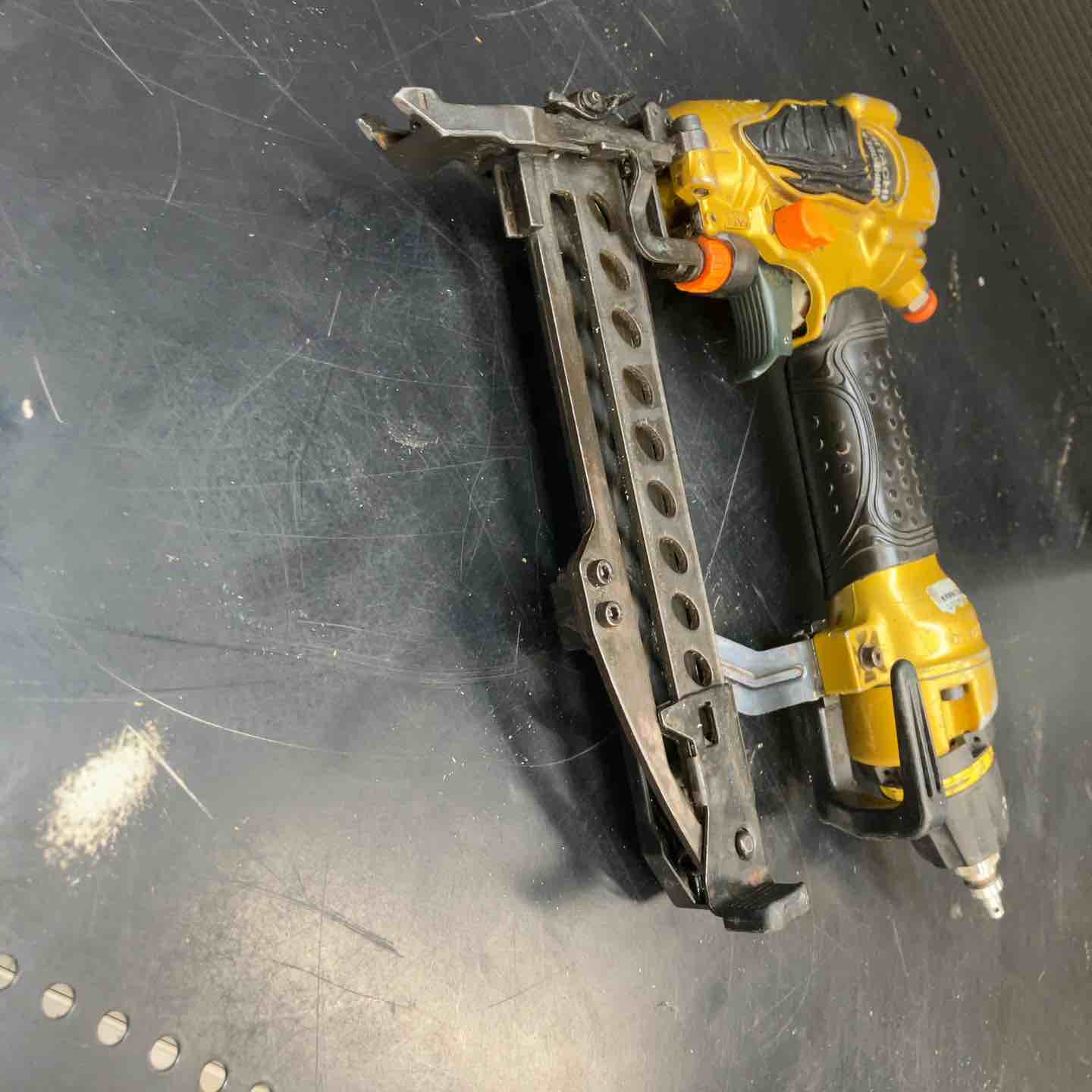 日立工機 N3804HMF 高圧フロアタッカ【野田愛宕店】【店頭取引限定】【中古】管理番号：IT098CCXO09F 日立工機 N3804HMF 高圧フロアタッカ【野田愛宕店】【店頭取引限定